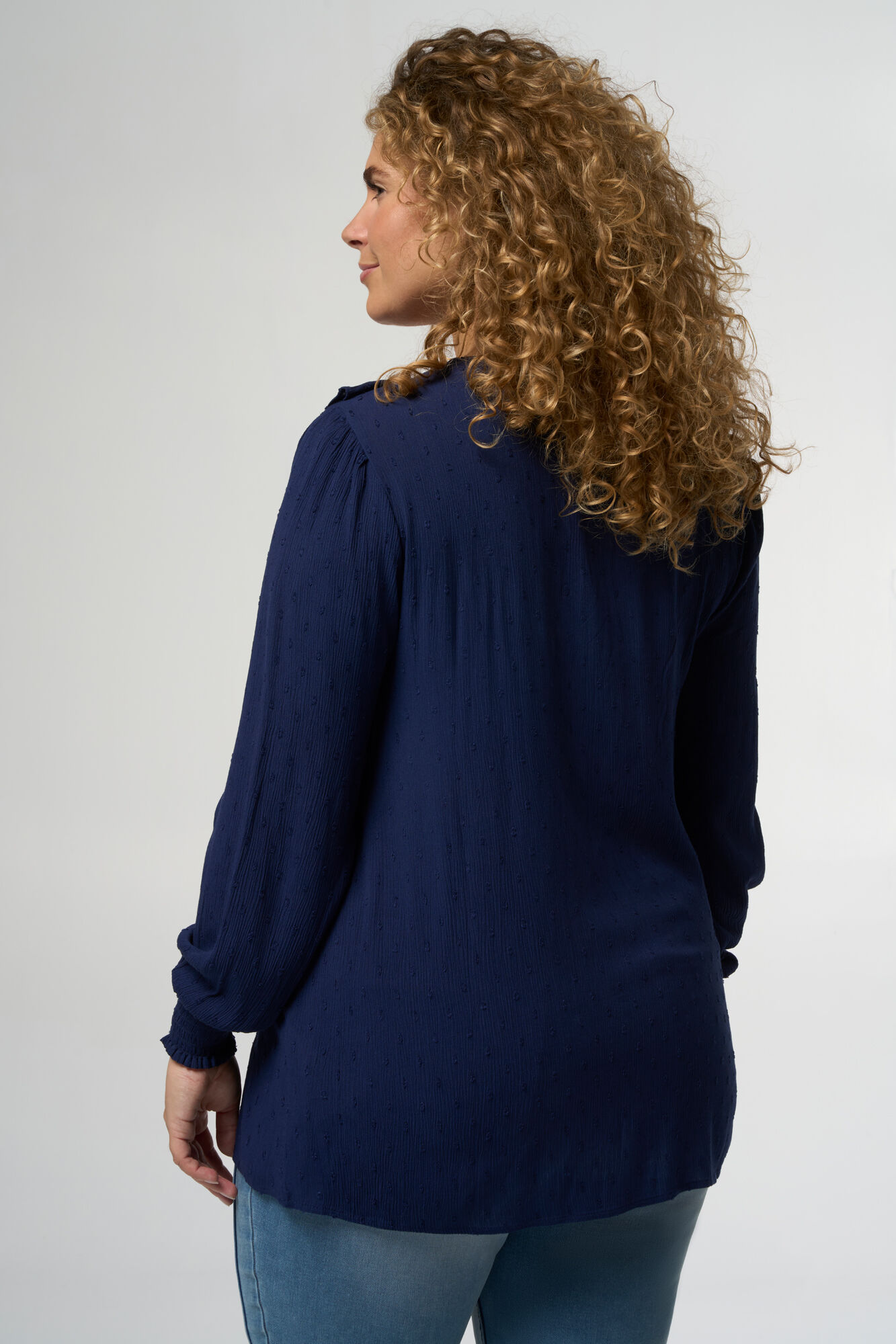 Blouse avec structure et d&eacute;tails image number 3