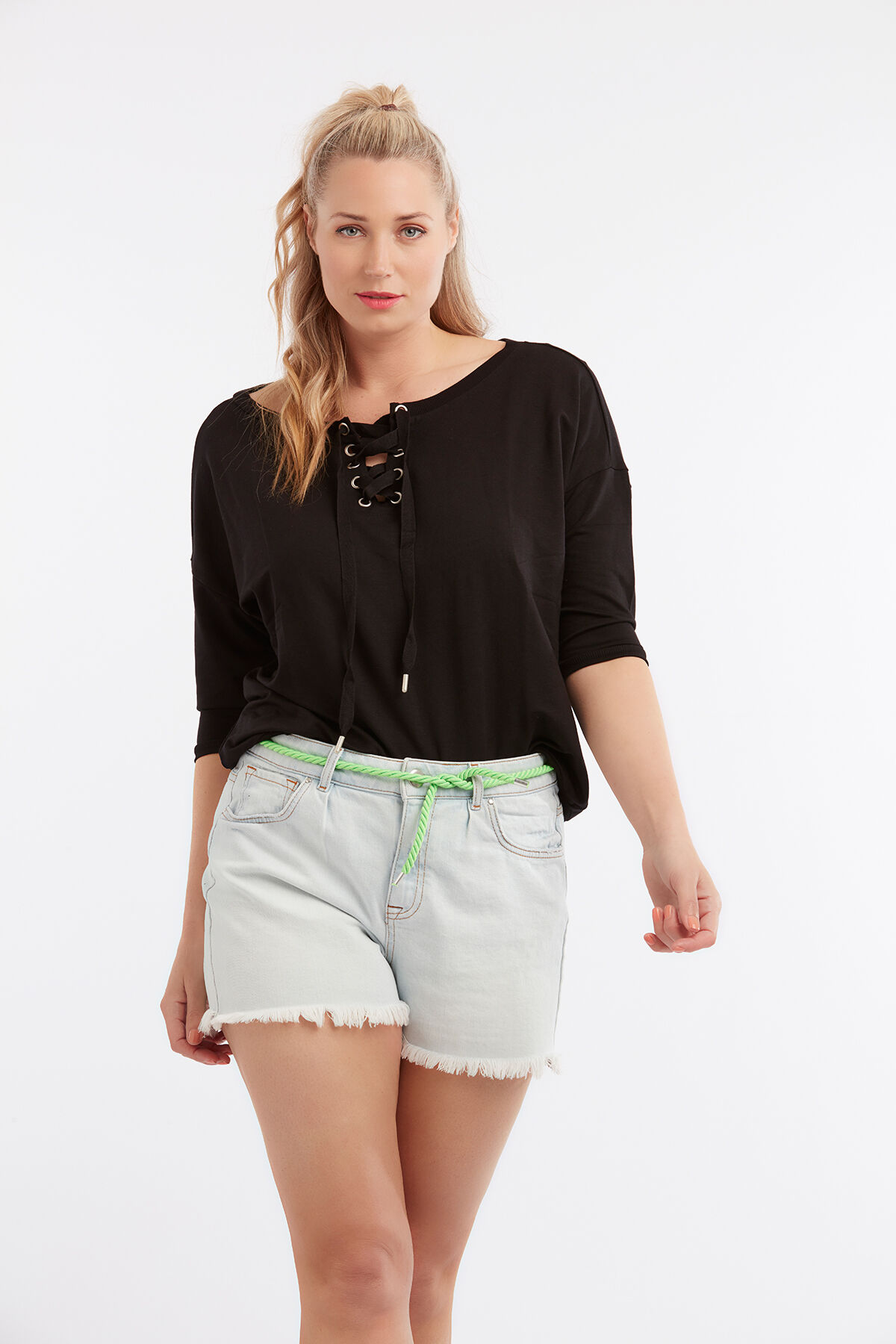 Shorts d&eacute;color&eacute;s avec bords effiloch&eacute;s image number 3