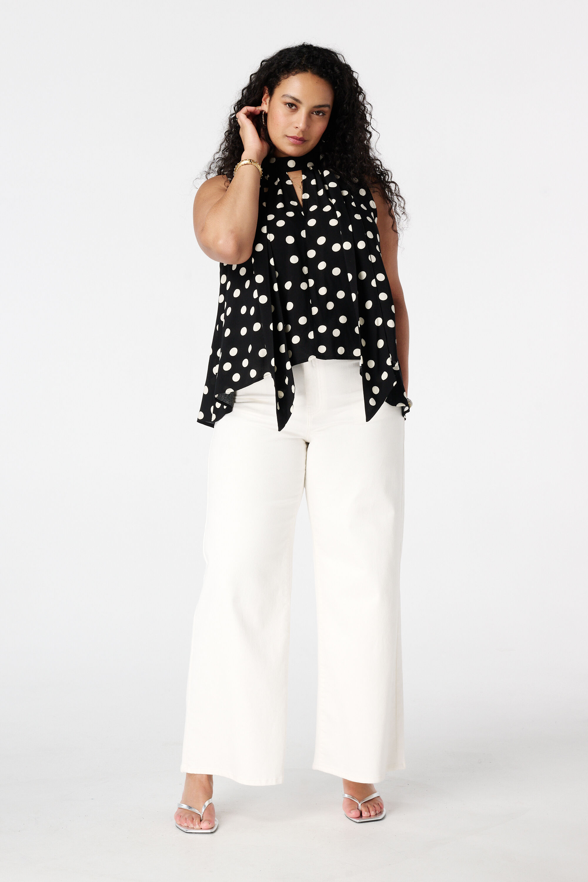 Blouse &agrave; pois avec foulard image number 5