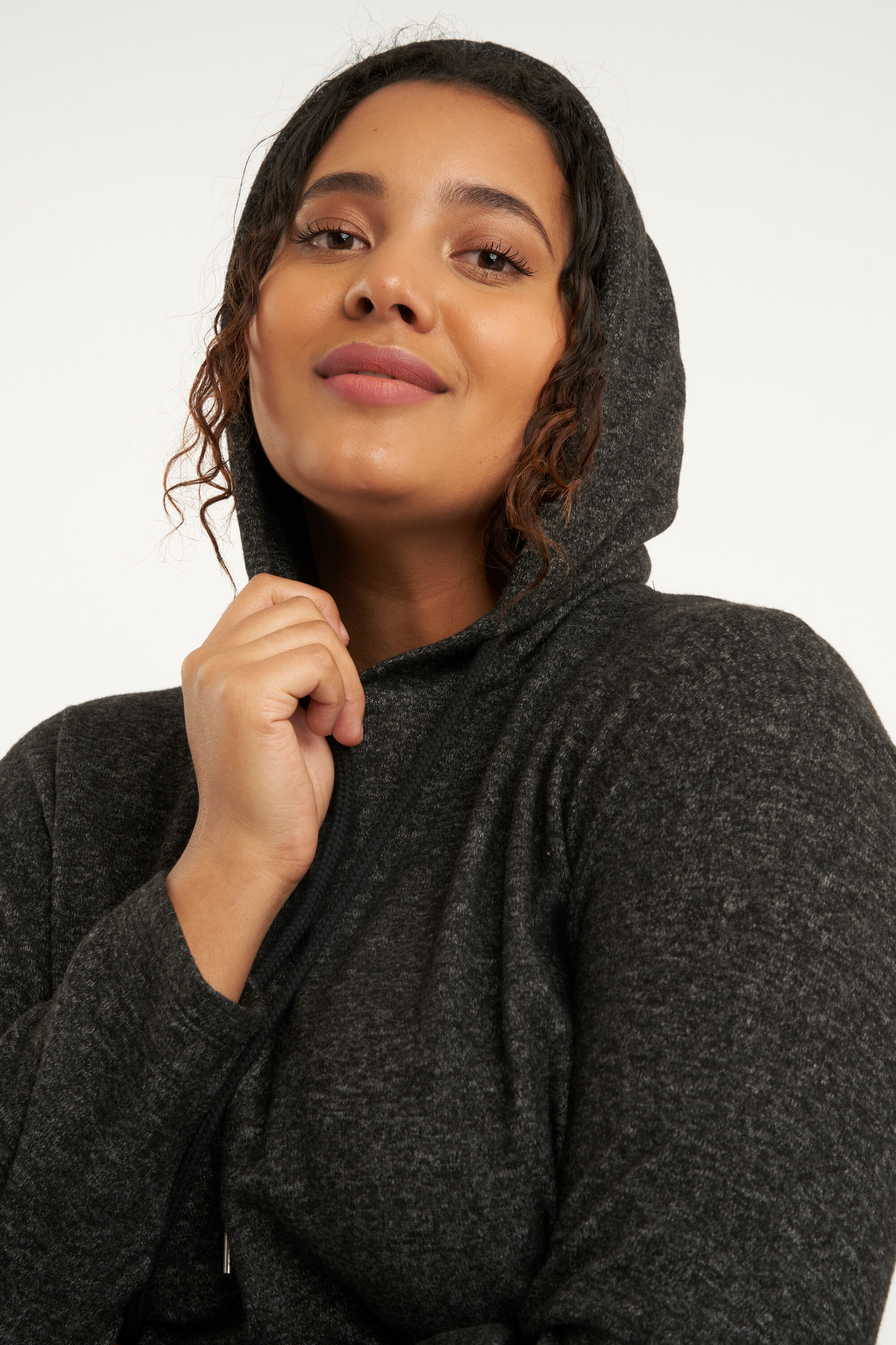 Sweat &agrave; capuche  image number 4