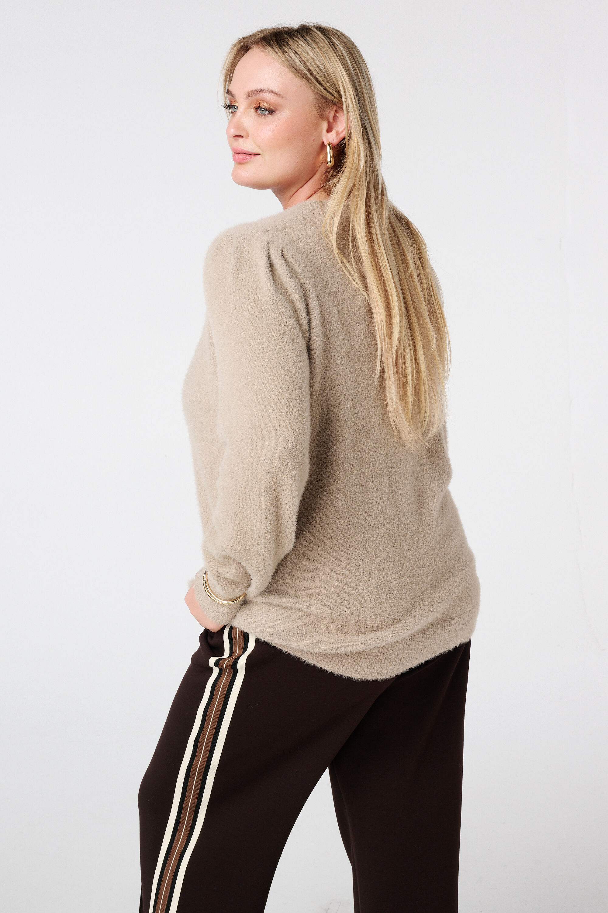 Pull tricot&eacute; en fil doux image number 3