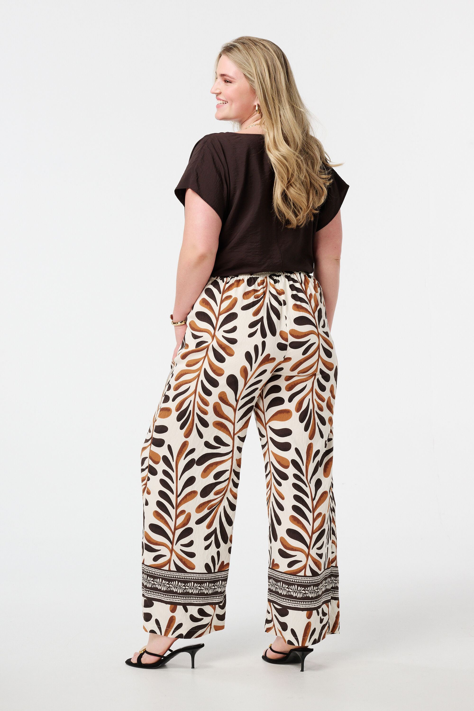 Pantalon &agrave; jambes larges avec imprim&eacute; image number 3