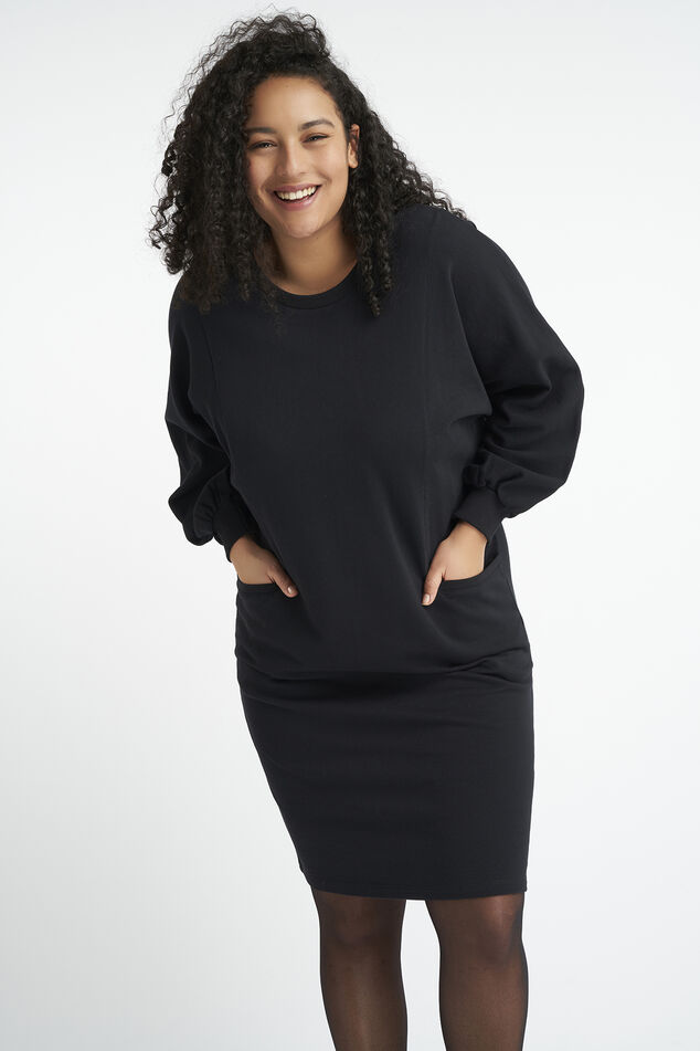 Robe pull image number 0