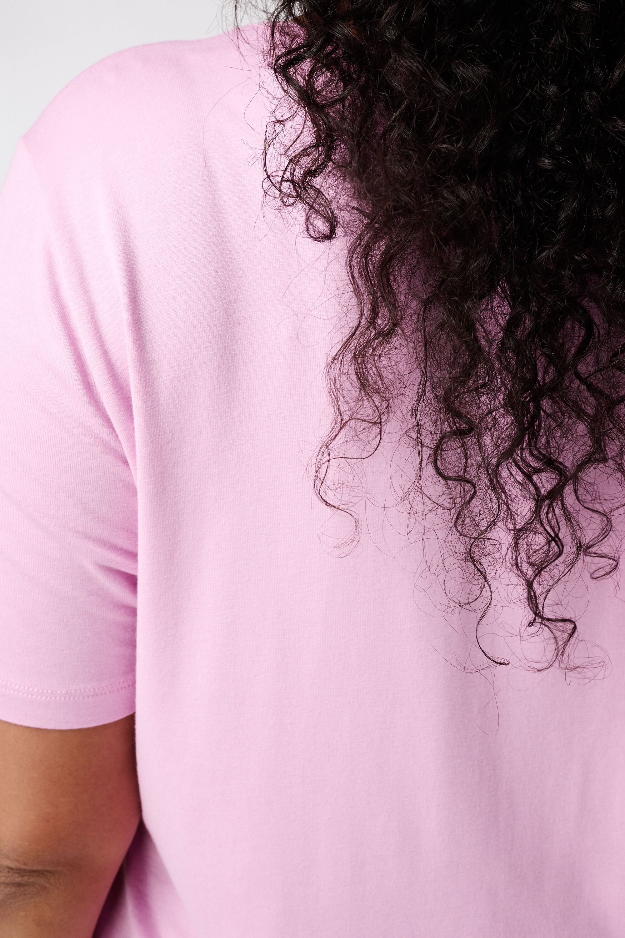 T-shirt &agrave; col en V image number 6