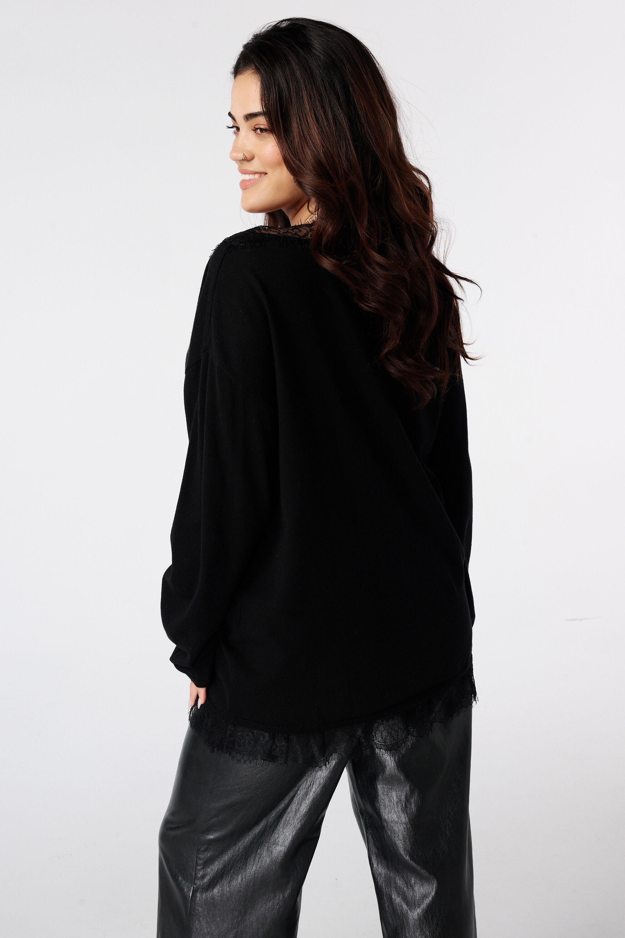 Pull en maille fine avec dentelle image number 3