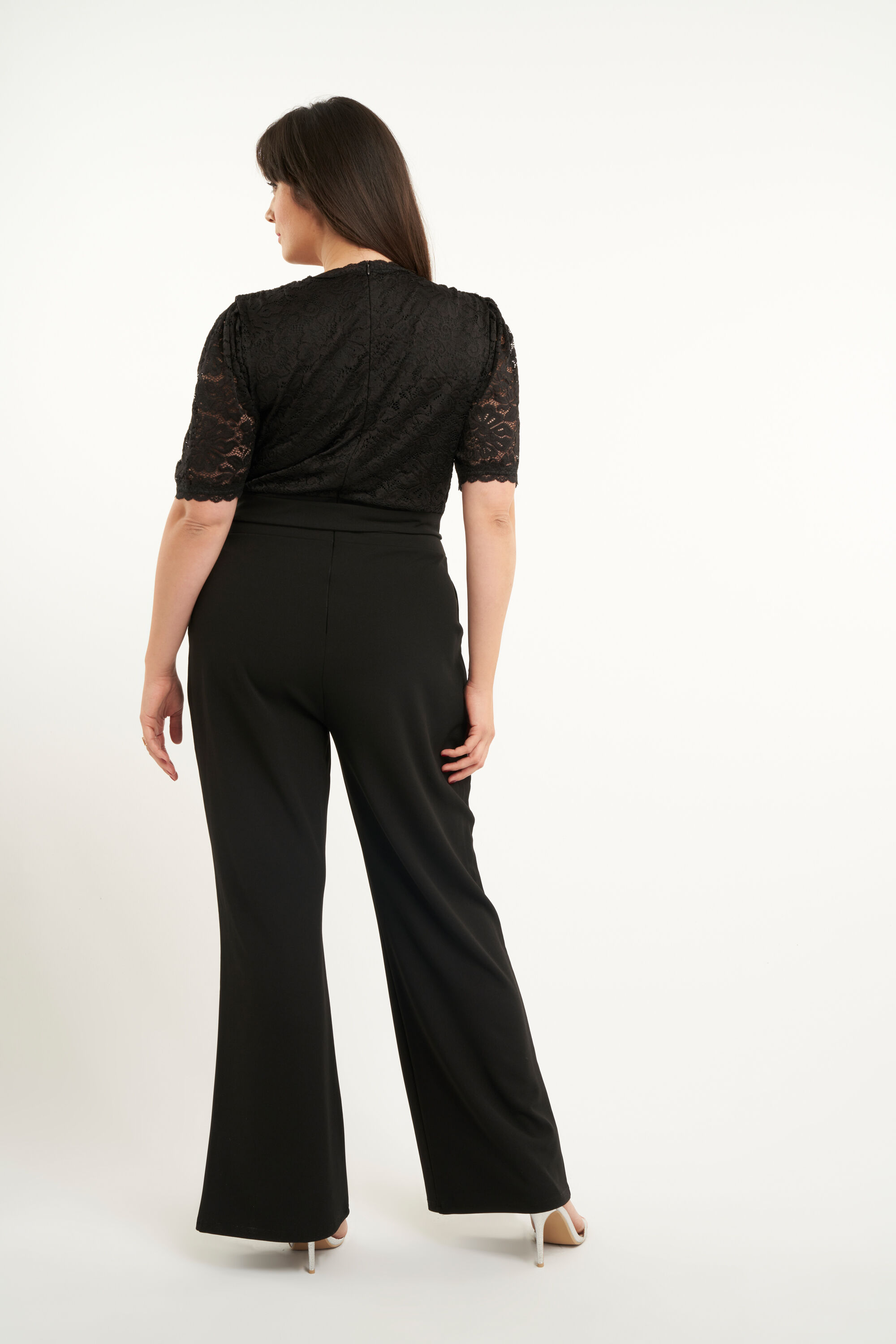 Combinaison avec dentelle image number 3