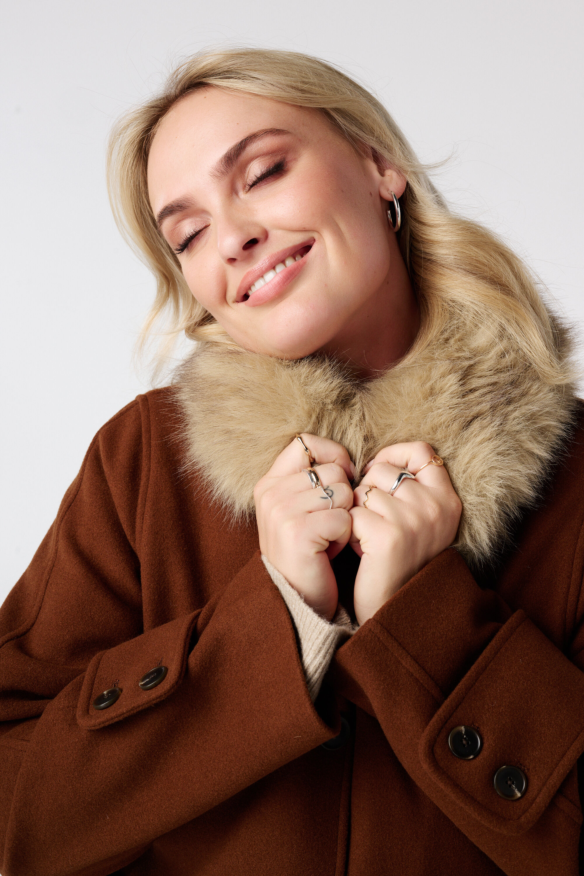 Manteau avec col en fausse fourrure image number 4