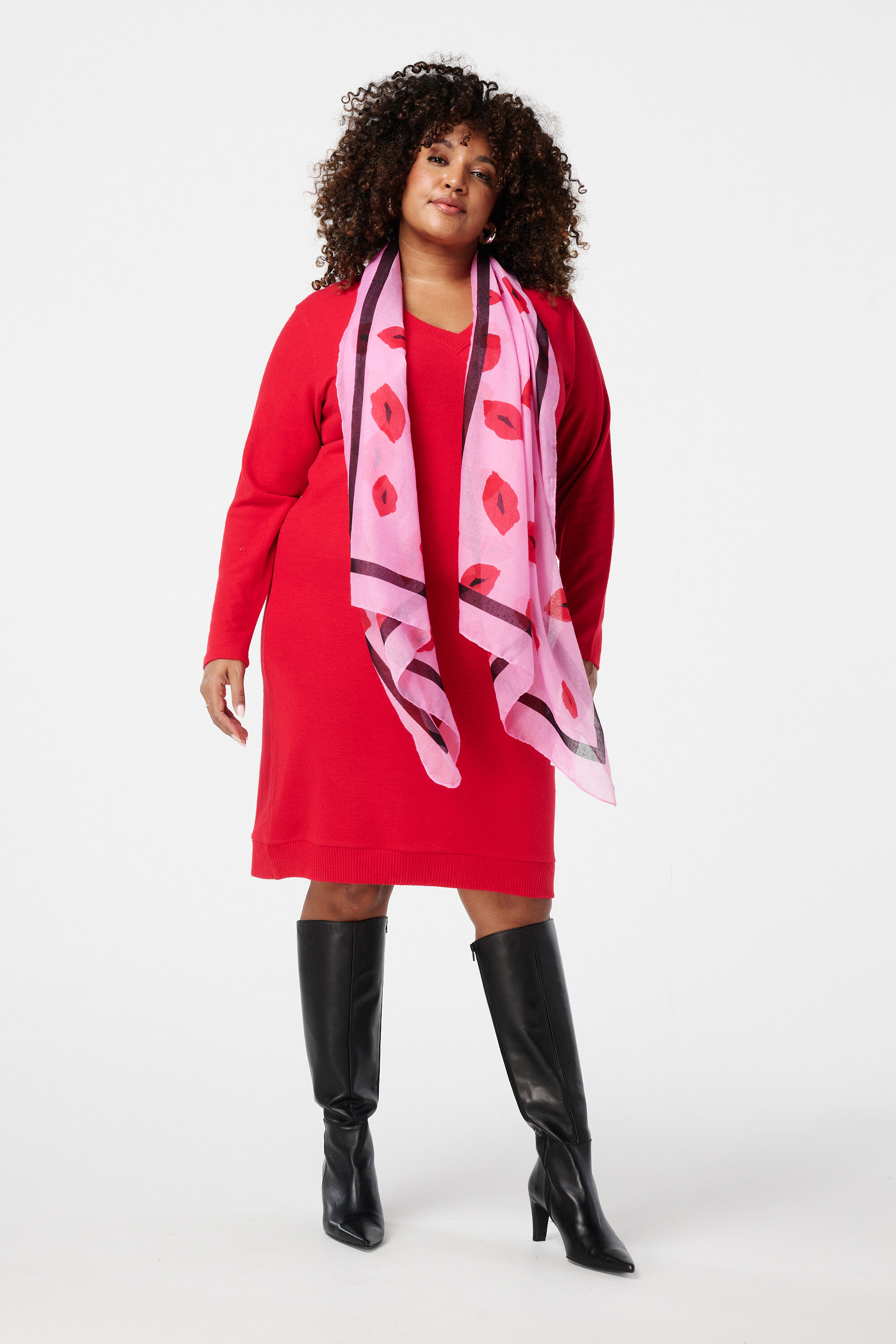 Robe douce avec col en V  image number 5