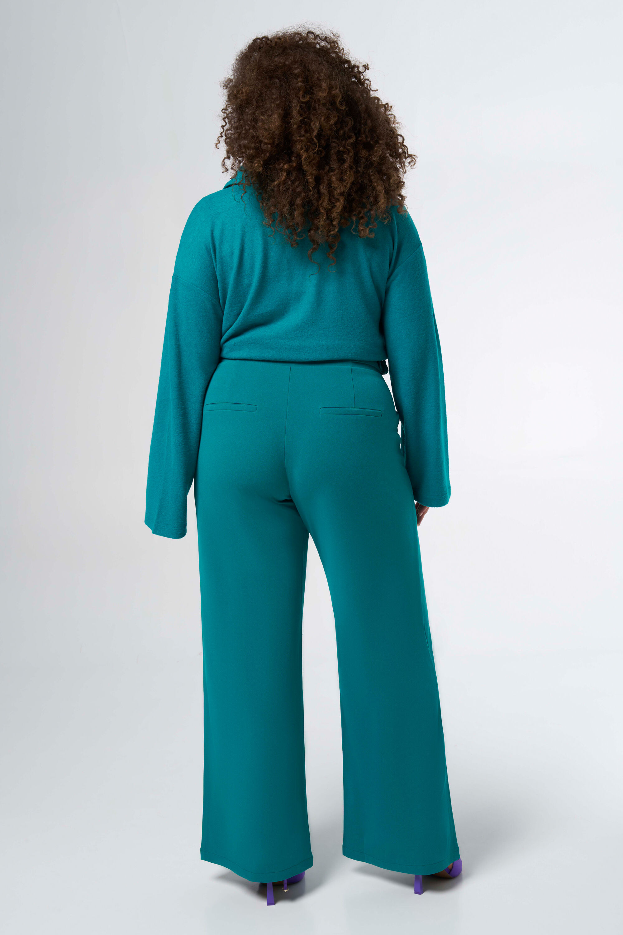 Pantalon droit extensible image number 3