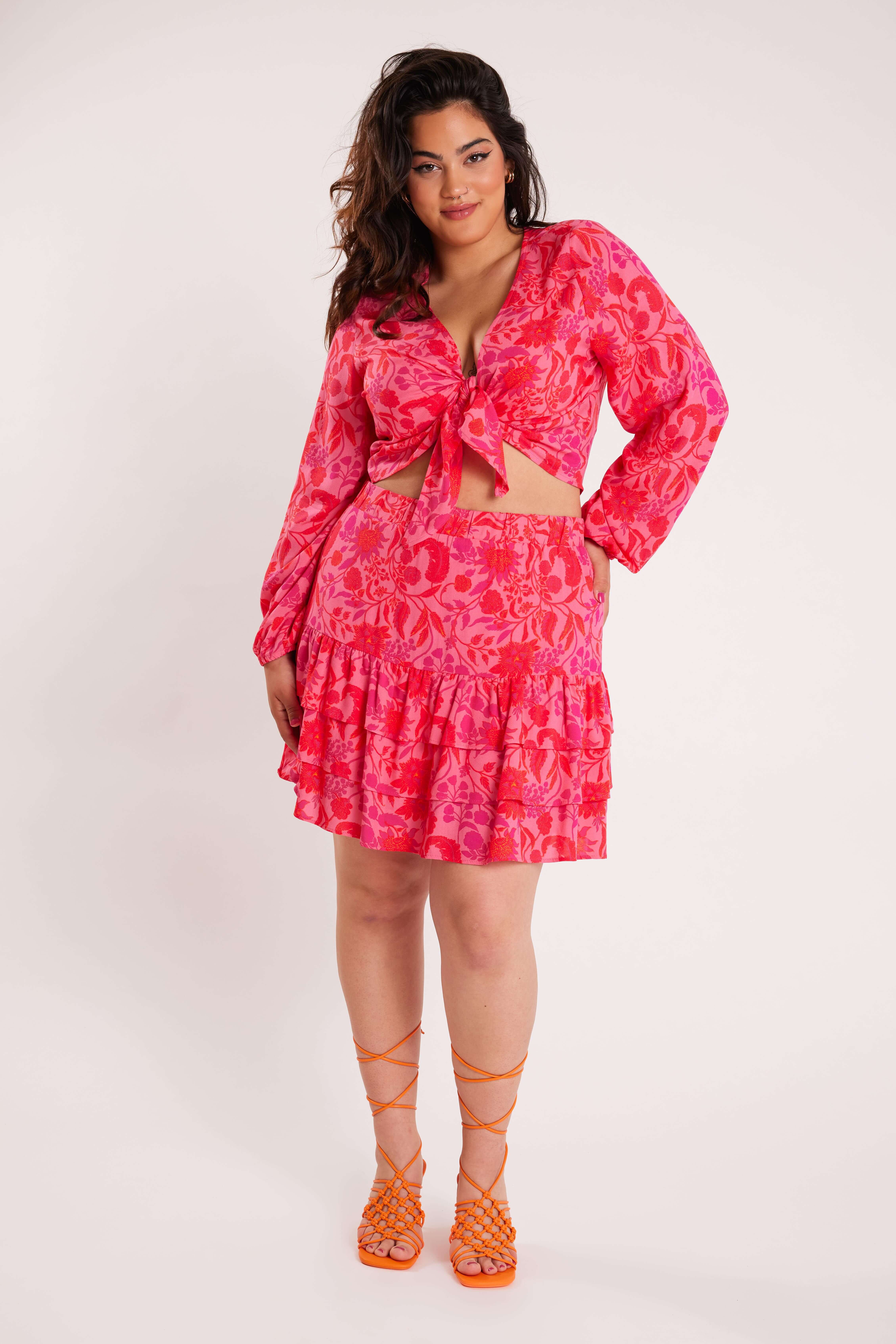 Haut court avec un n&oelig;ud image number 7