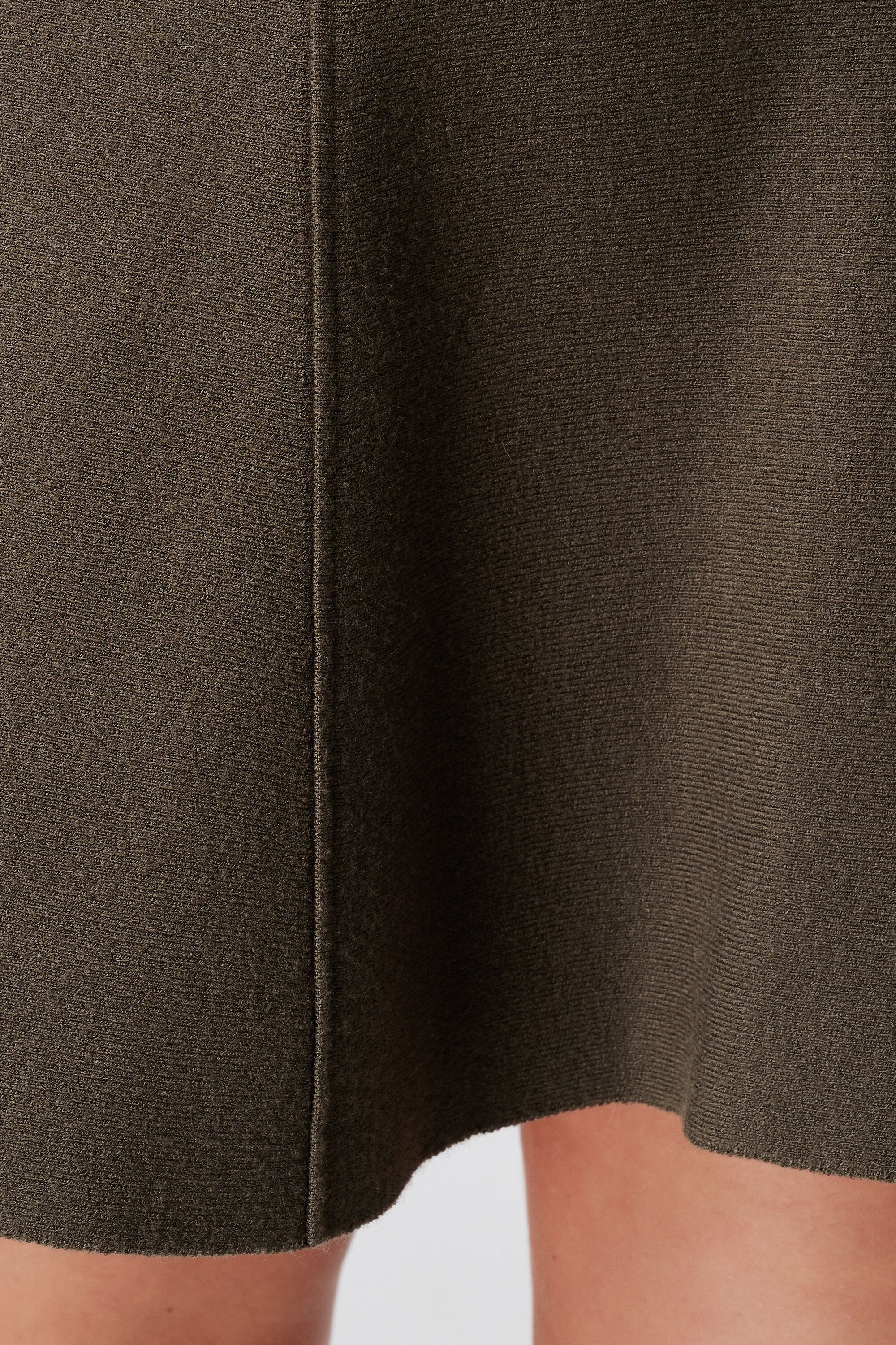 Jupe trap&egrave;ze avec coutures d&eacute;coratives image number 4