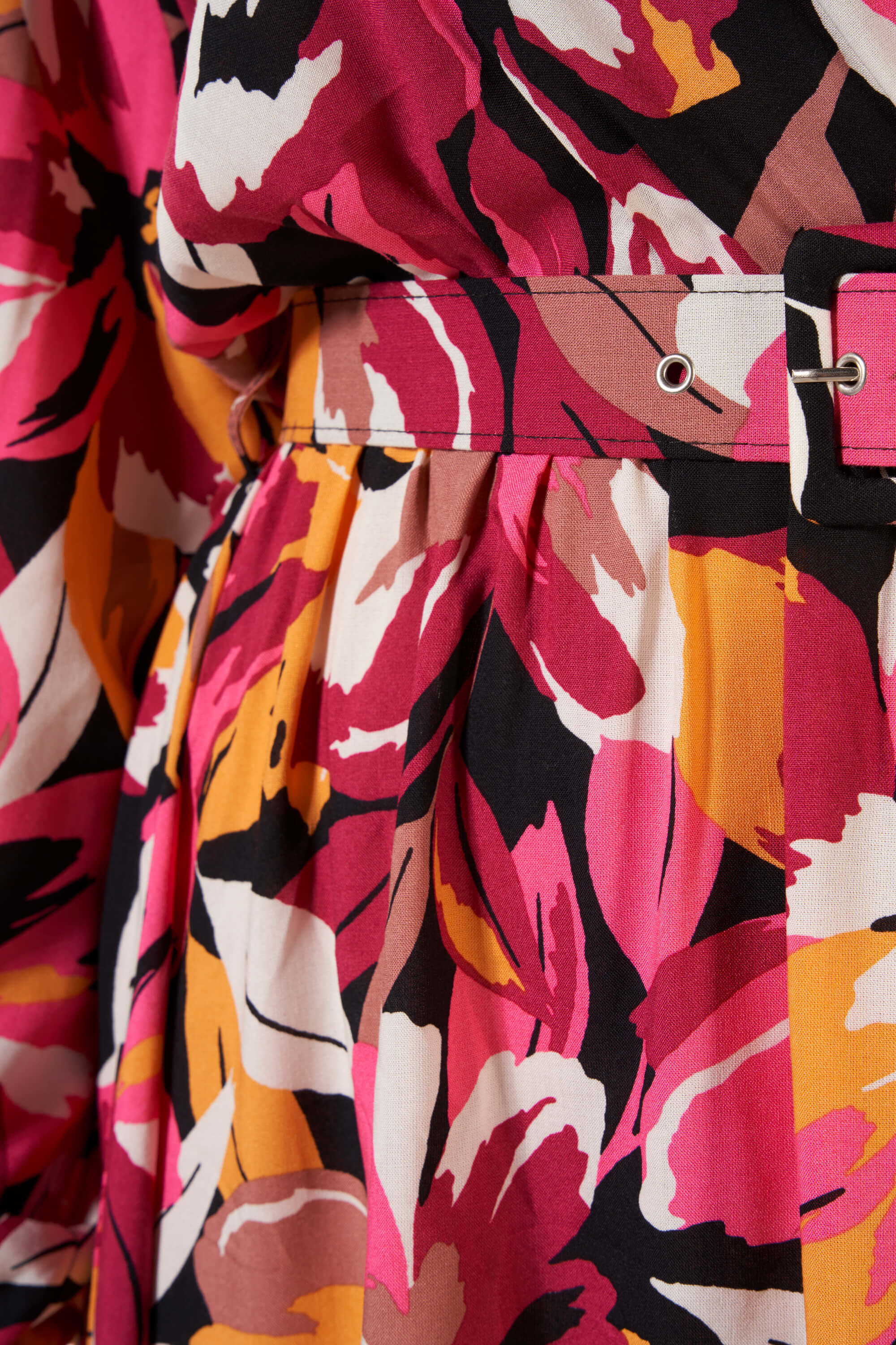 Robe avec une ceinture  image number 4