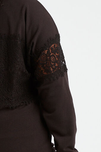 Pull aux d&eacute;cors dentel&eacute;s   image number 5