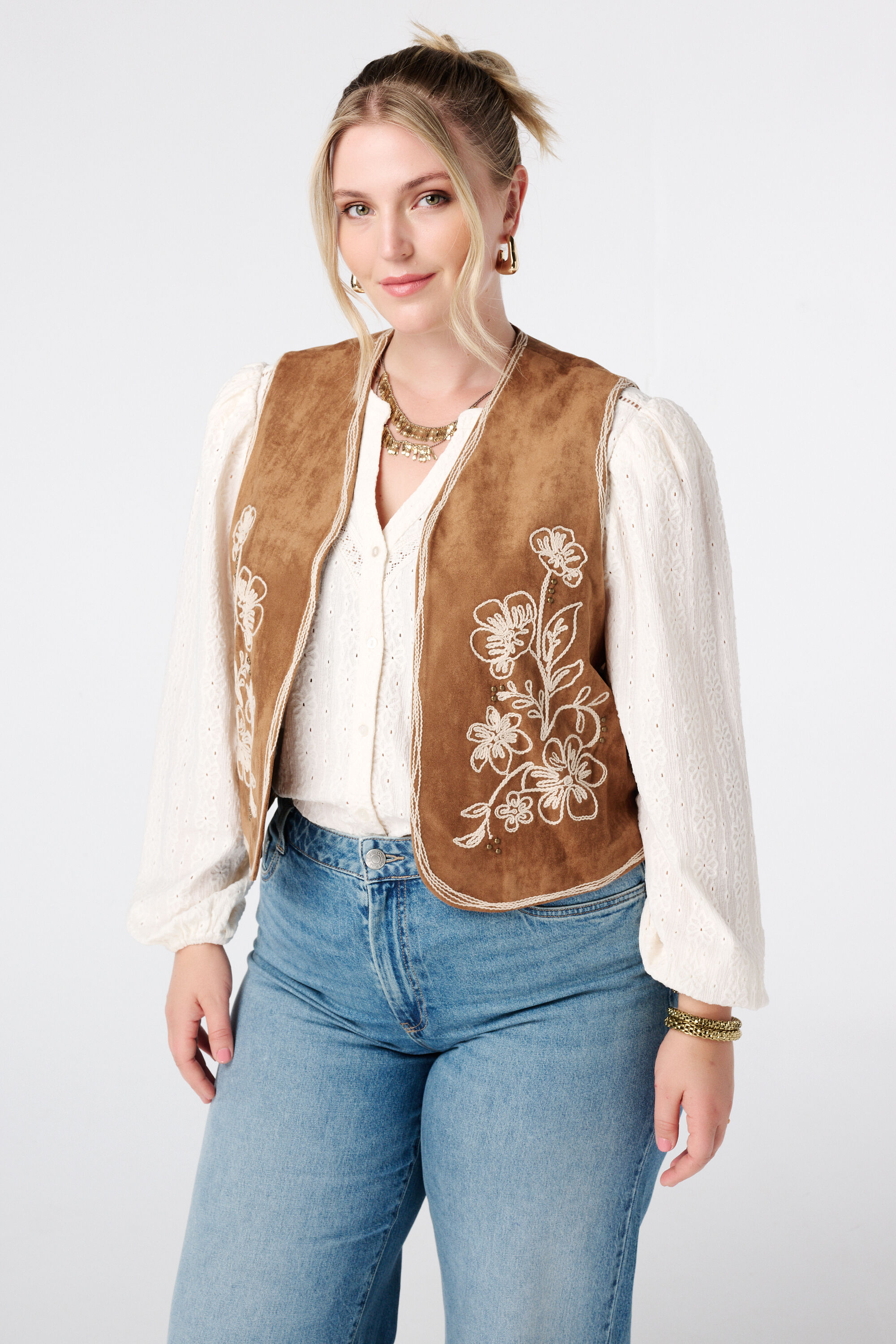 Gilet en su&eacute;dine avec broderie