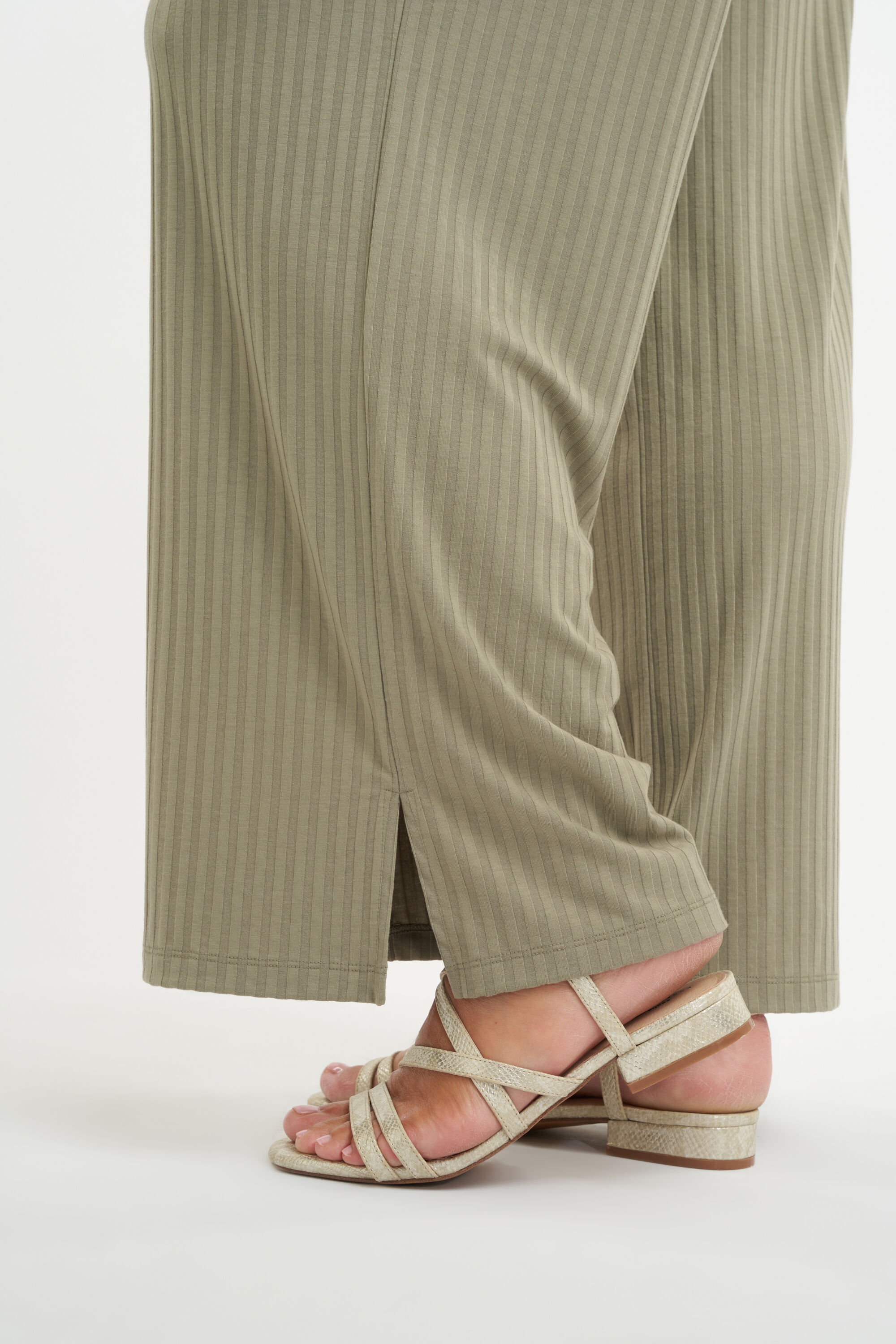 Pantalon &agrave; c&ocirc;tes image number 6