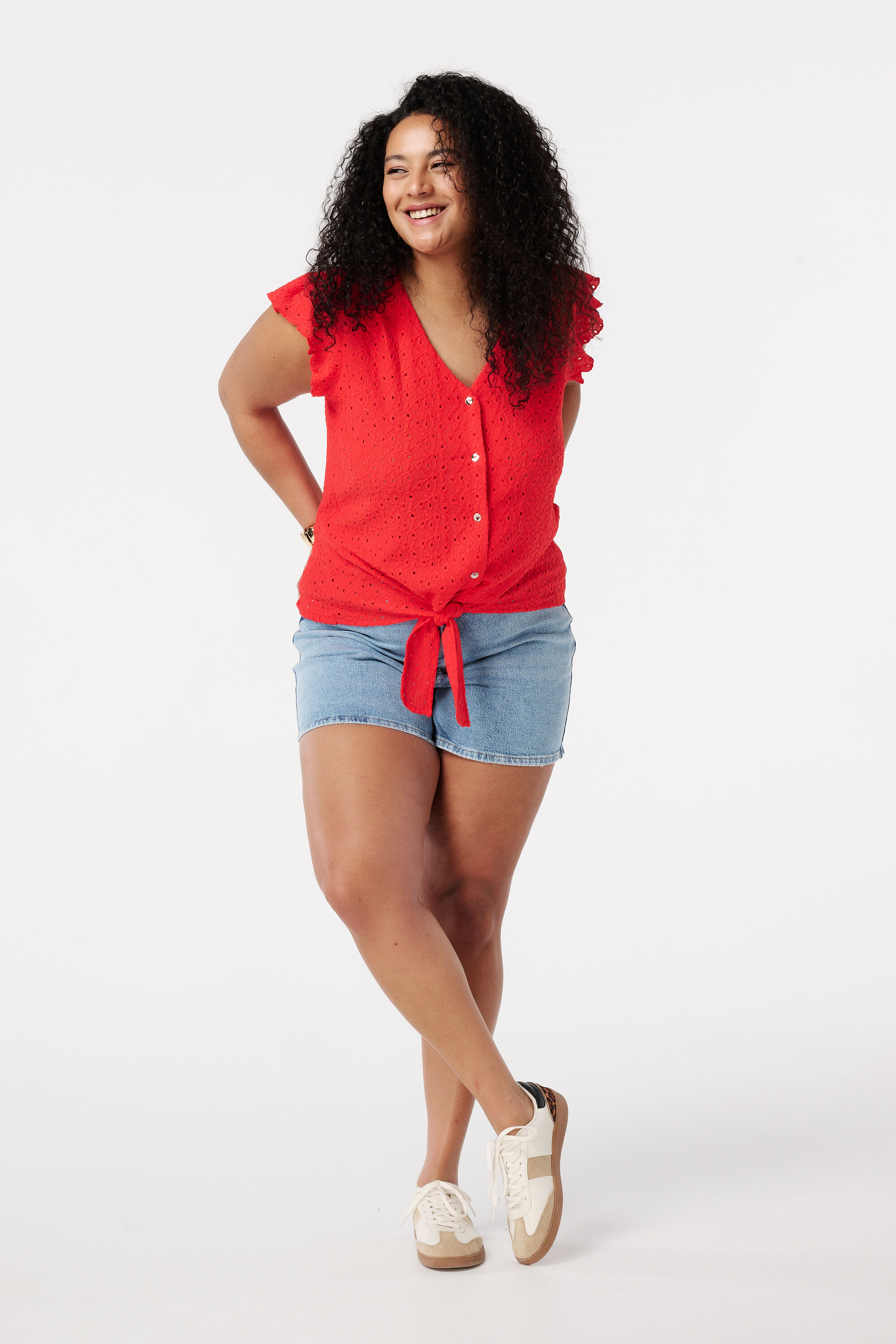 Haut avec d&eacute;tails en crochet  image number 5