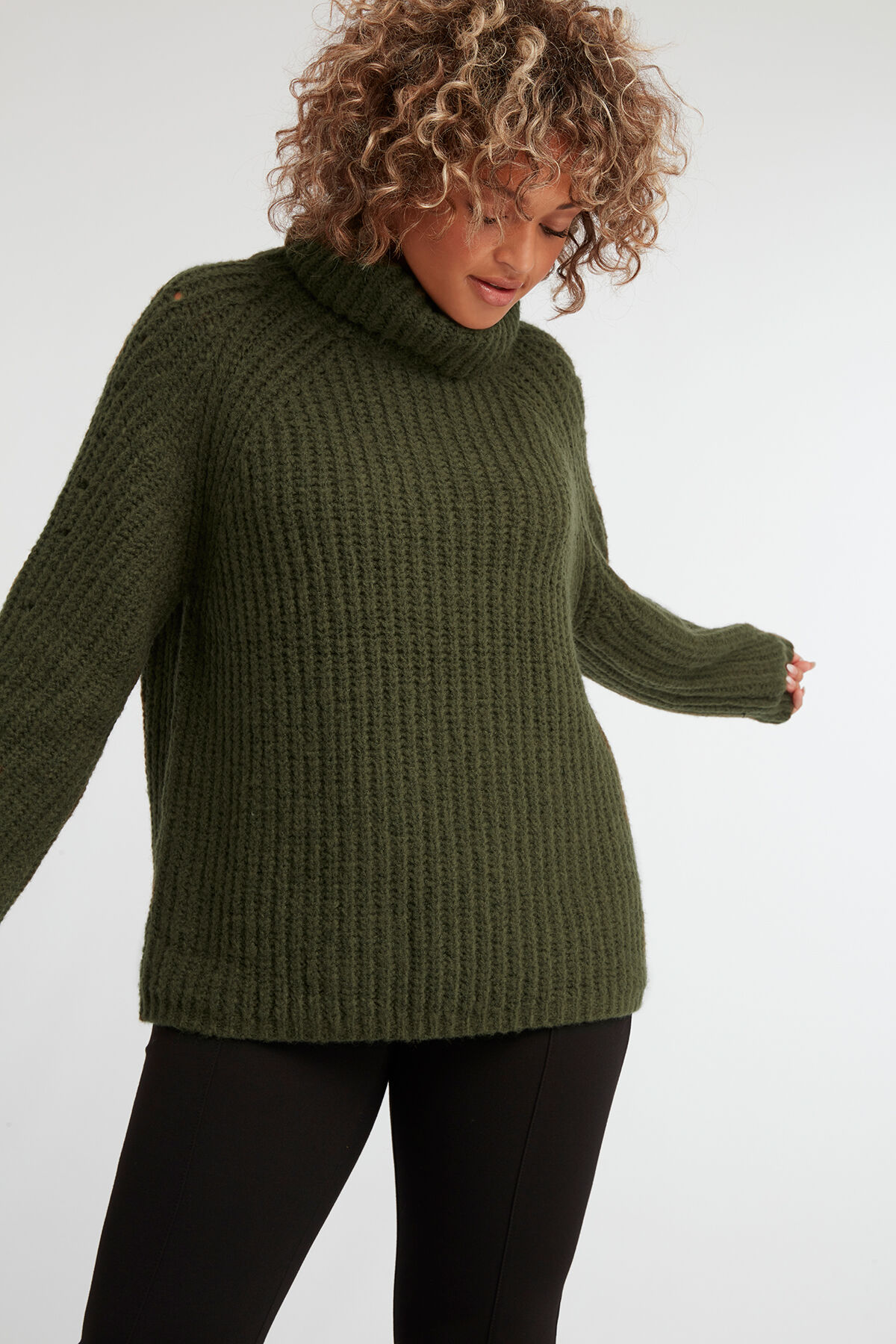 Pull en maille &eacute;pais &agrave; col roul&eacute;   image number 3