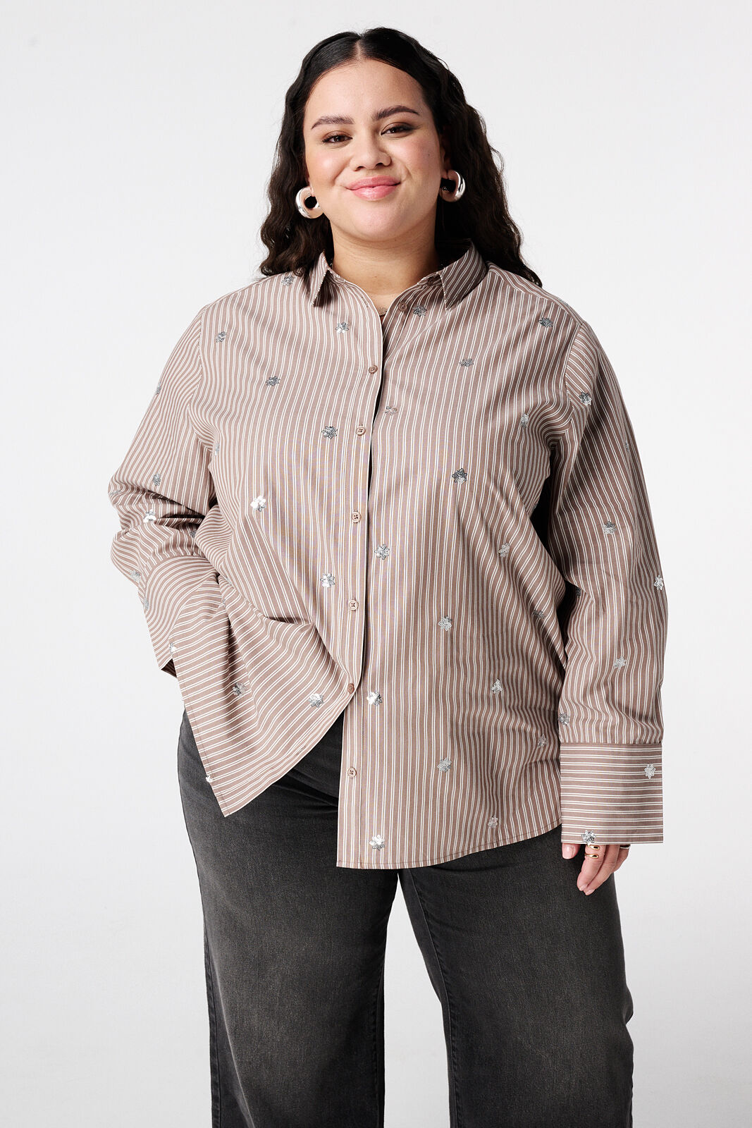 Blouse ray&eacute;e avec paillettes