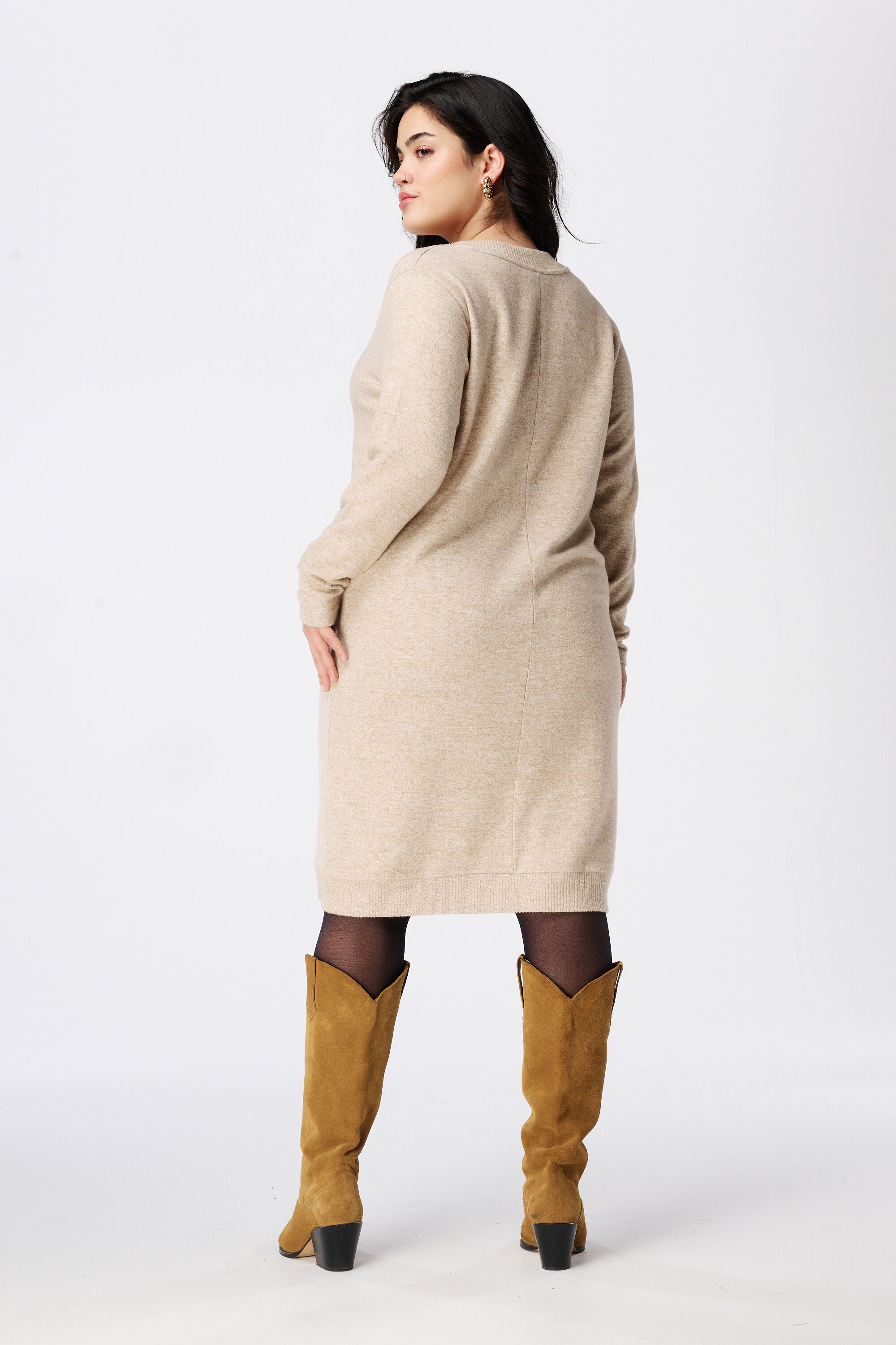 Robe douce avec col en V  image number 3