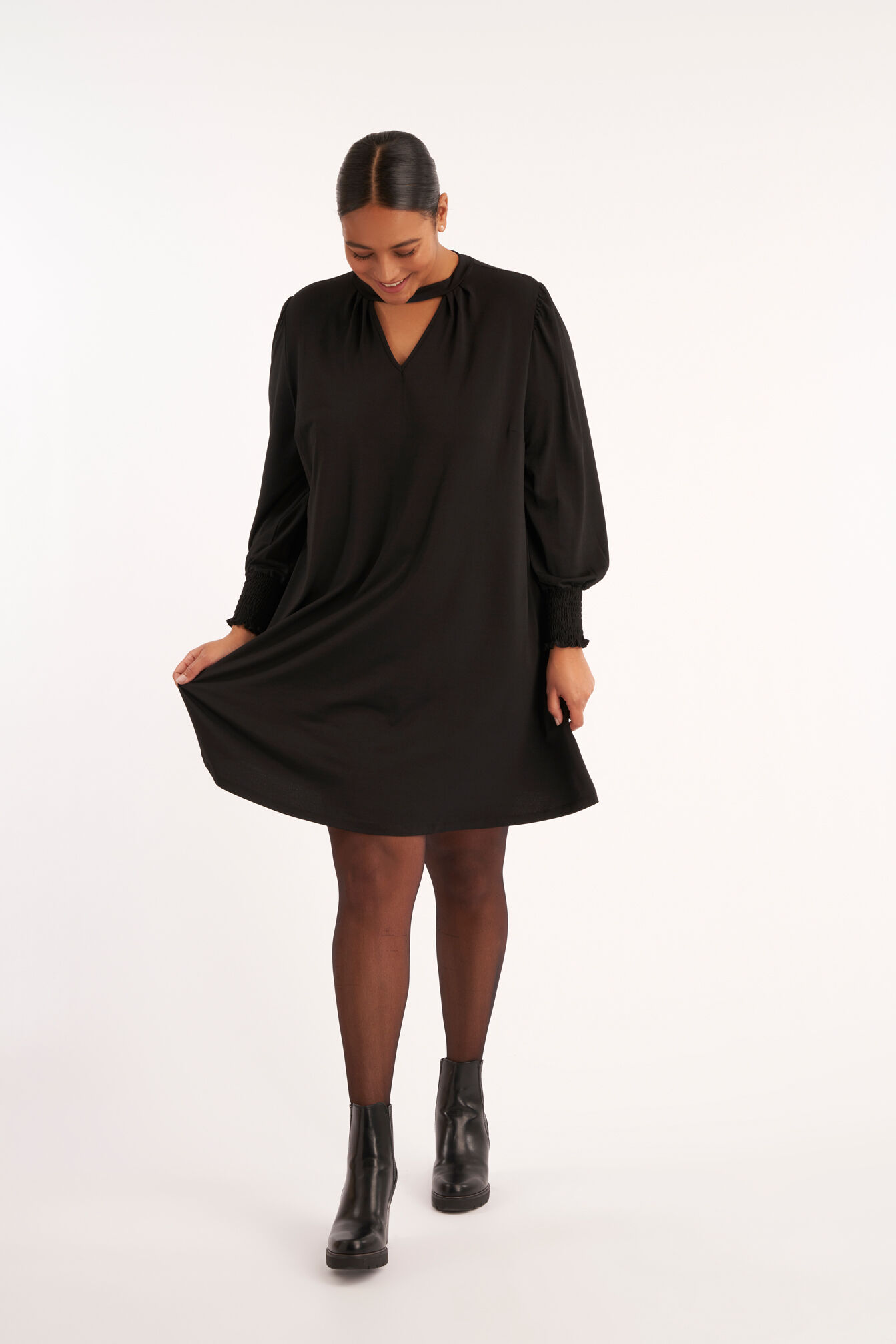 Robe trap&egrave;ze courte image number 5