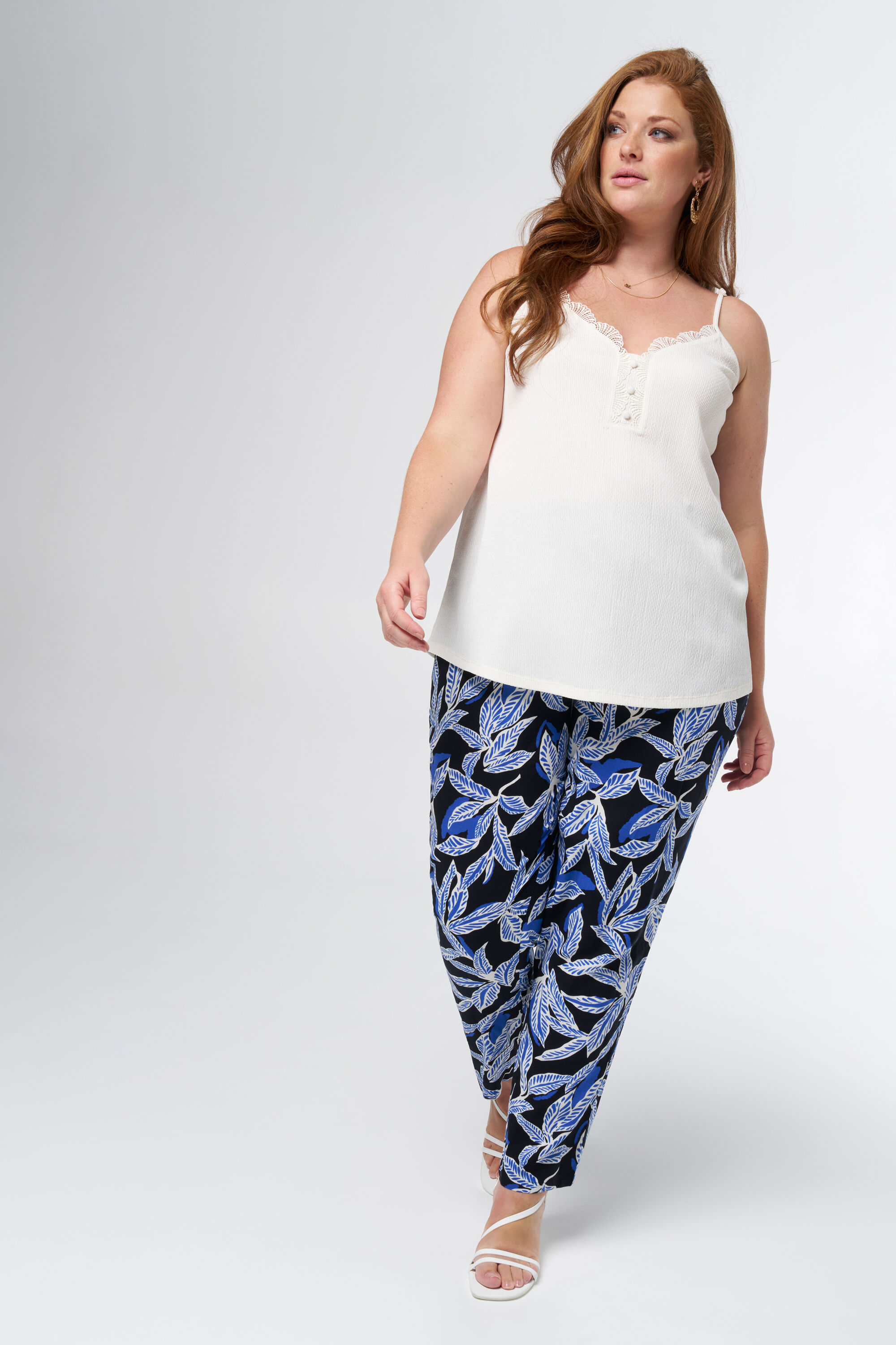 Haut sans manches avec d&eacute;tails image number 5