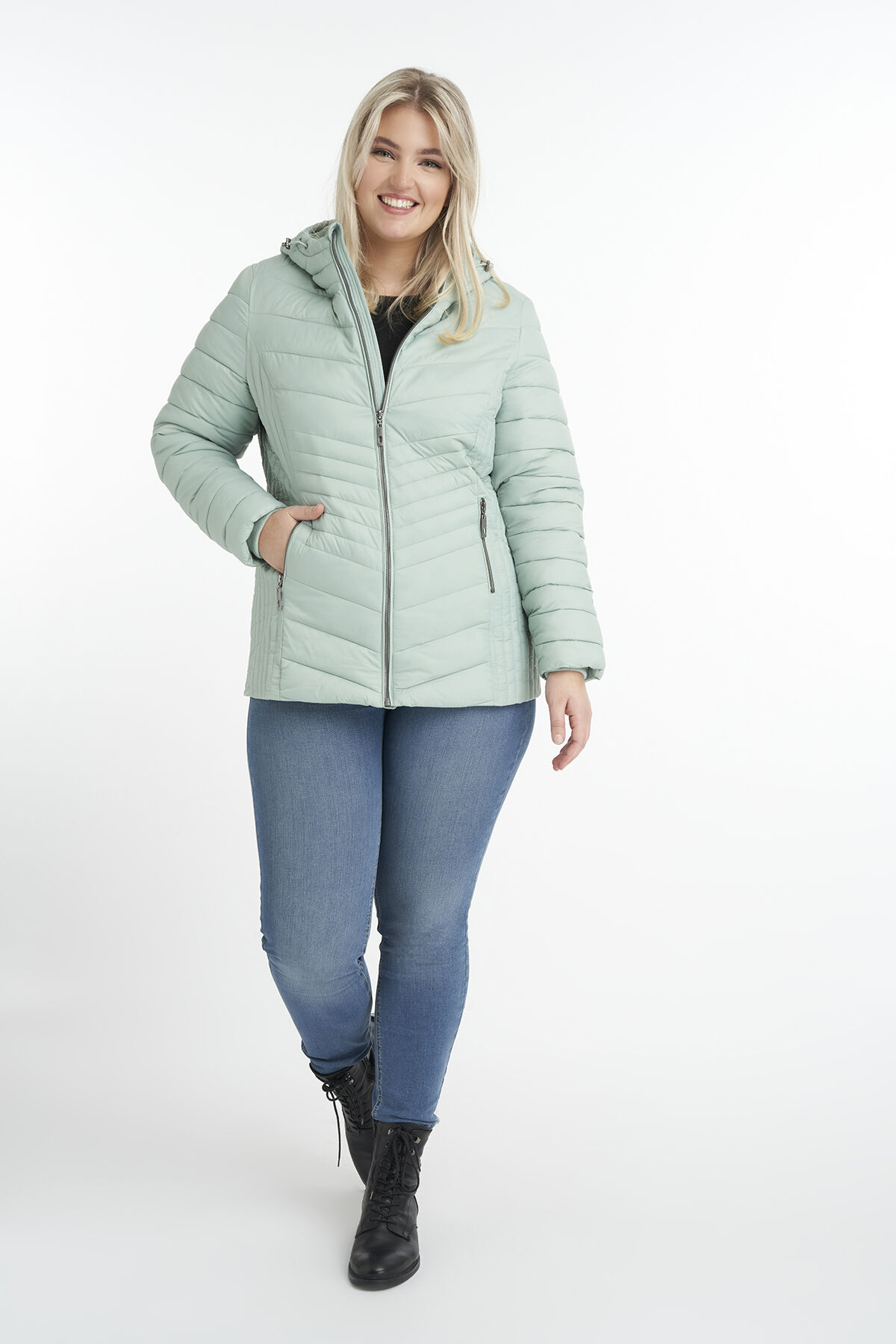 Veste matelass&eacute;e &agrave; capuche  image number 5