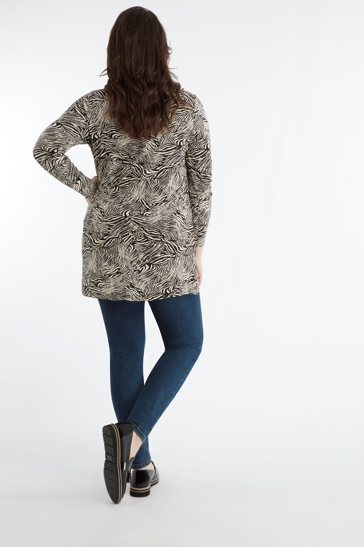 Haut col en V &agrave; imprim&eacute; z&egrave;bre image number 4