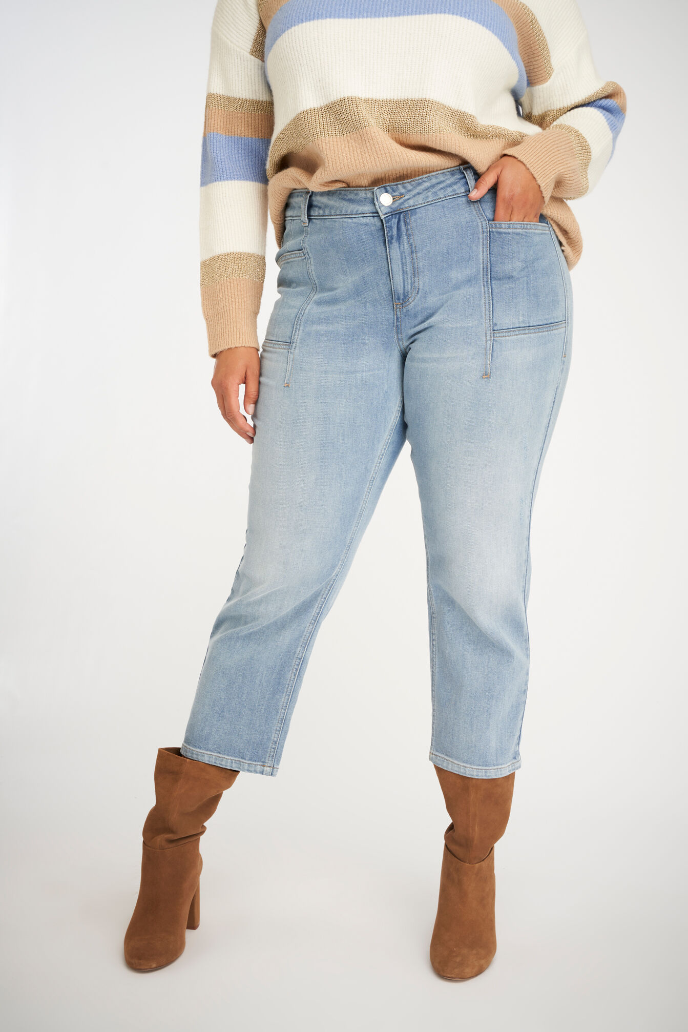 Jeans aux poches lat&eacute;rales image number 4