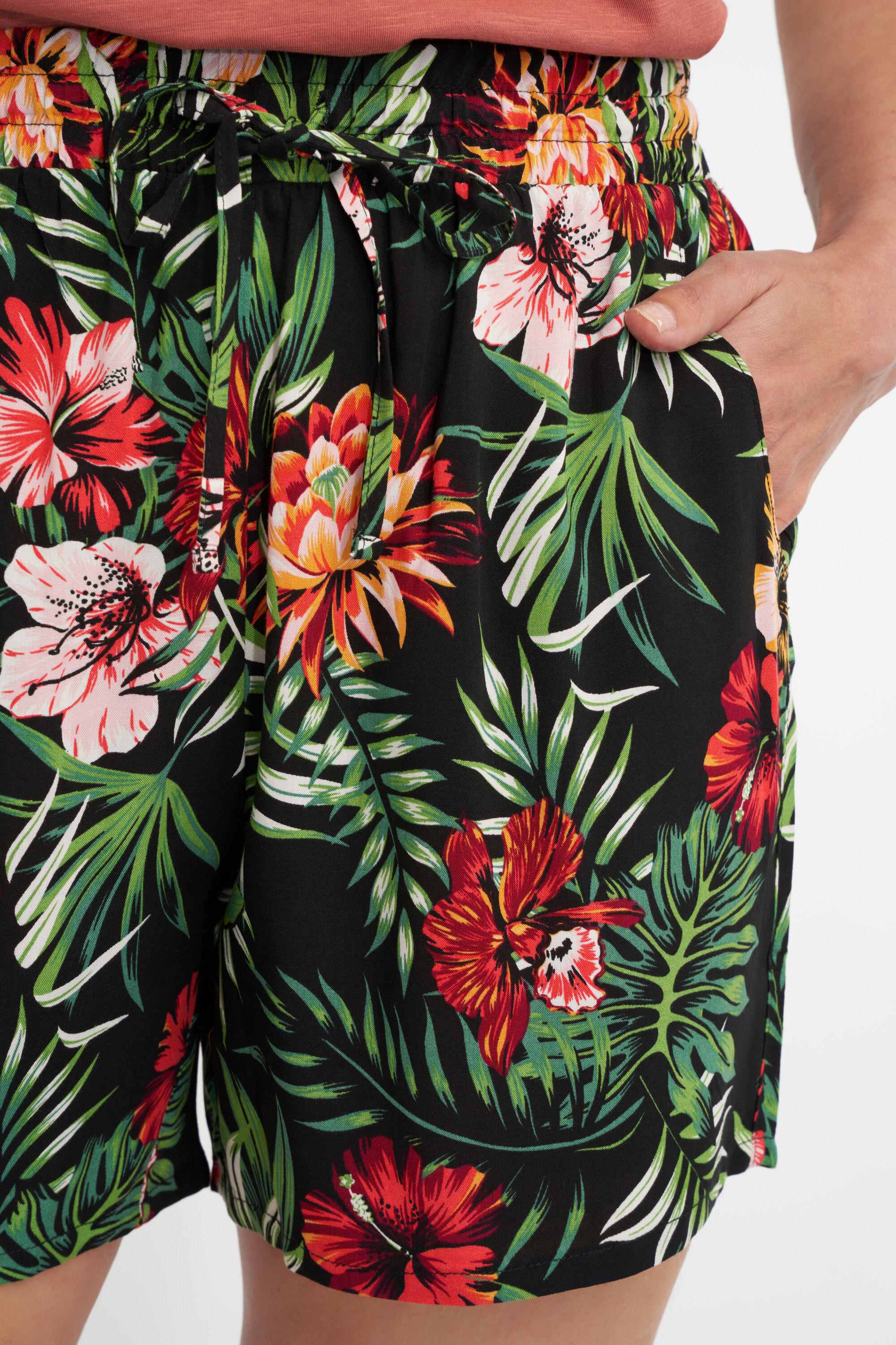 Short avec ceinture en tissu image number 4