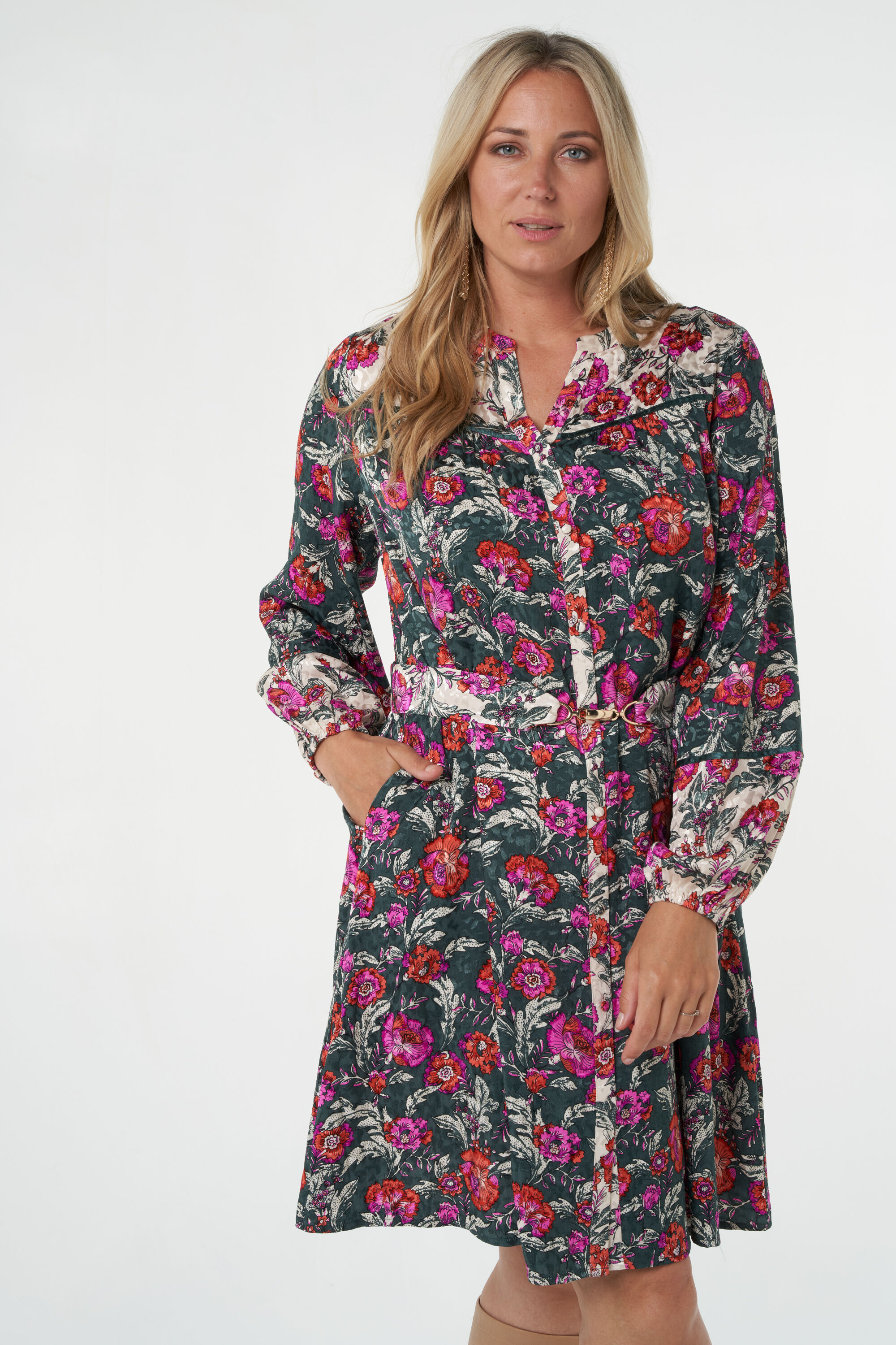 Robe avec ceinture assortie image number 6