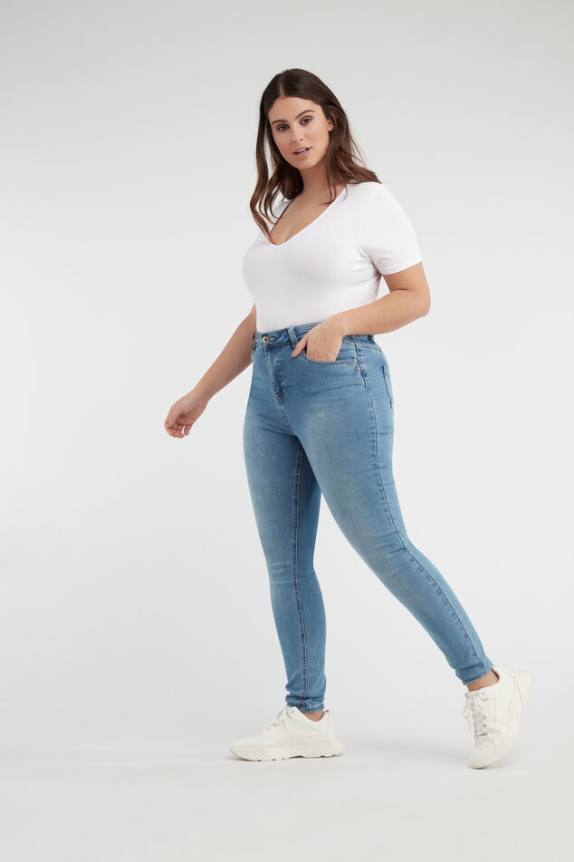 Skinny leg high waist CHERRY jeans image number 6