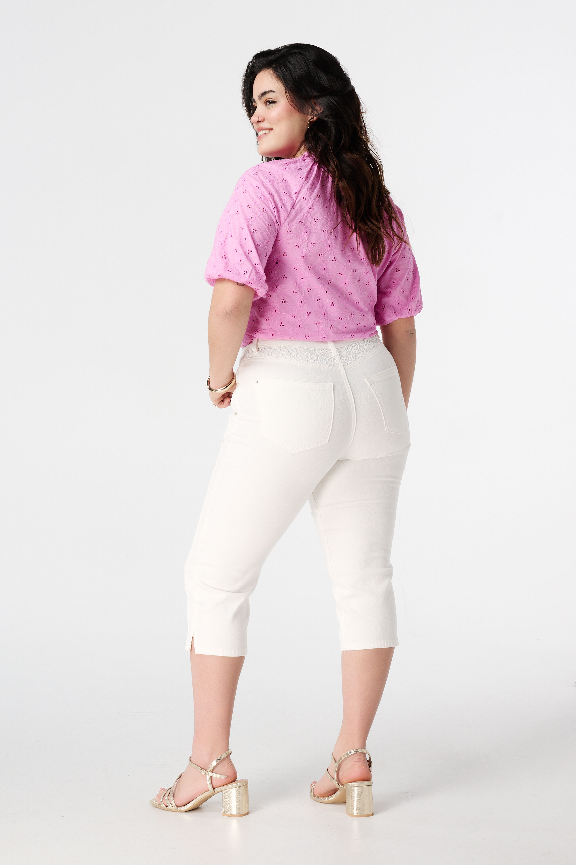 Pantacourt en denim avec d&eacute;tails en dentelle image number 3