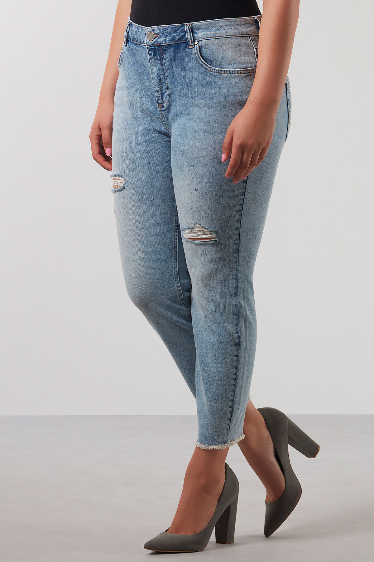 Jean jambes slim effiloch&eacute;es image number 0