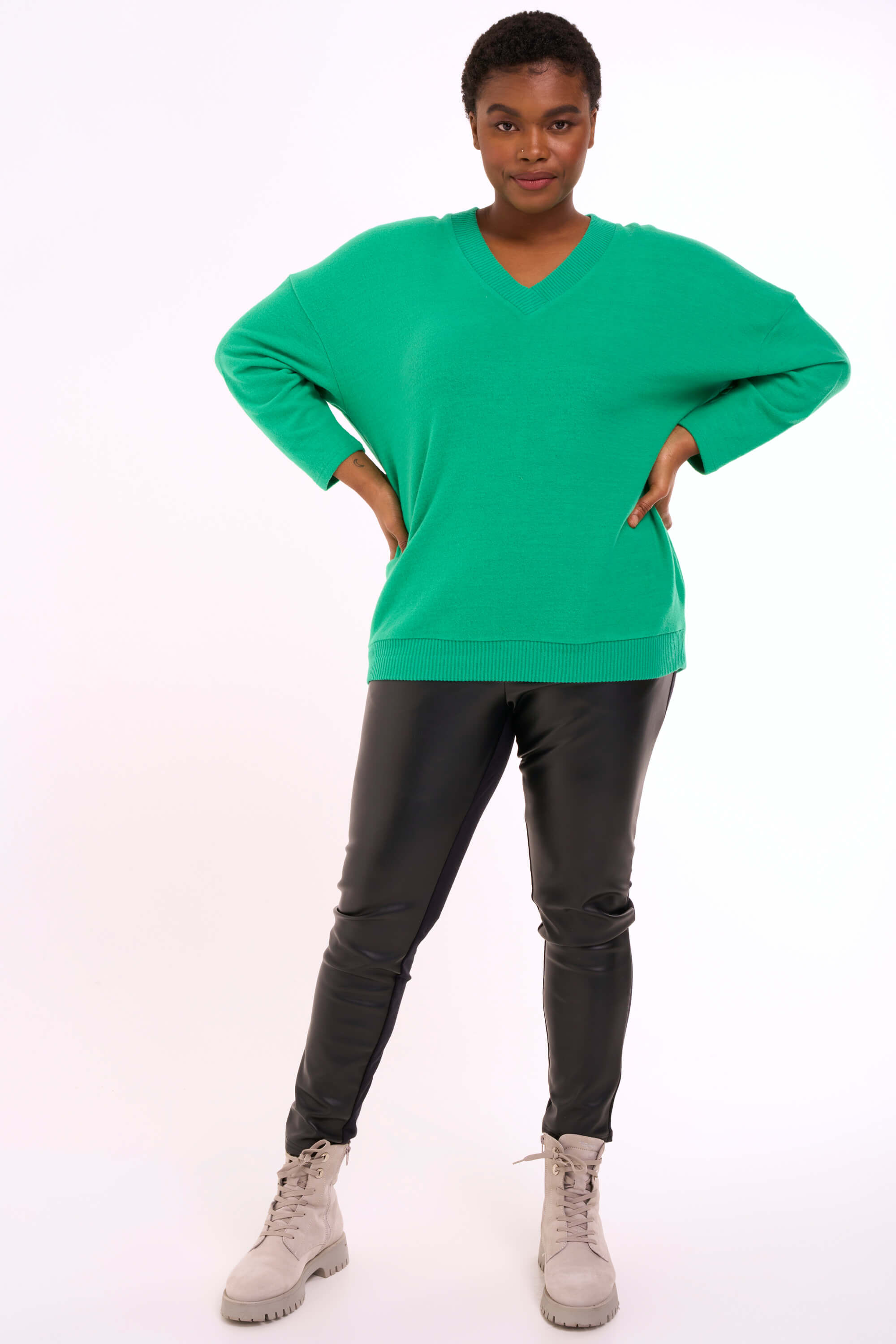 Pull avec col en V  image number 5