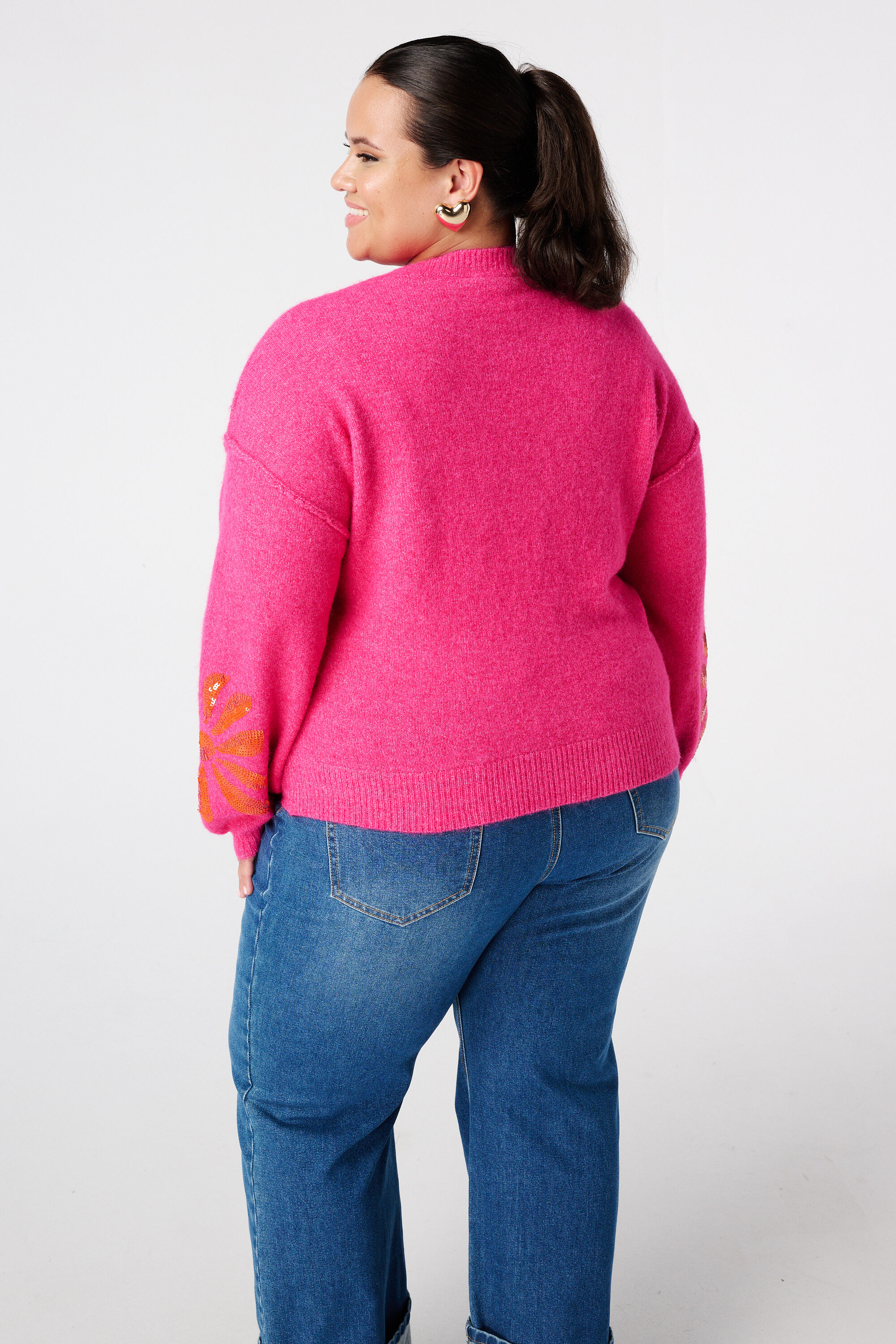 Pull tricot&eacute; avec paillettes sur les manches image number 3