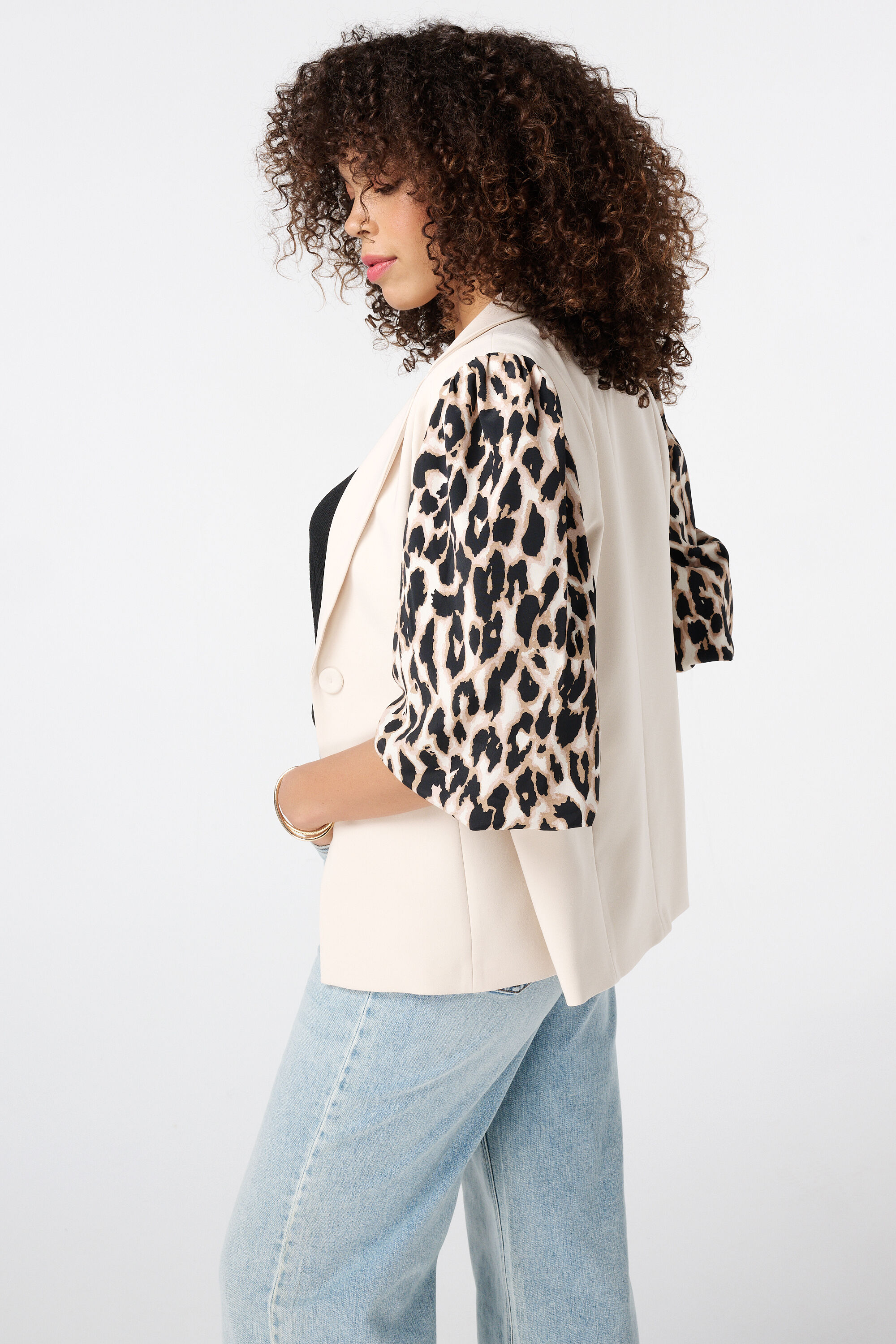 Blazer &agrave; imprim&eacute; panth&egrave;re et manches bouffantes image number 3