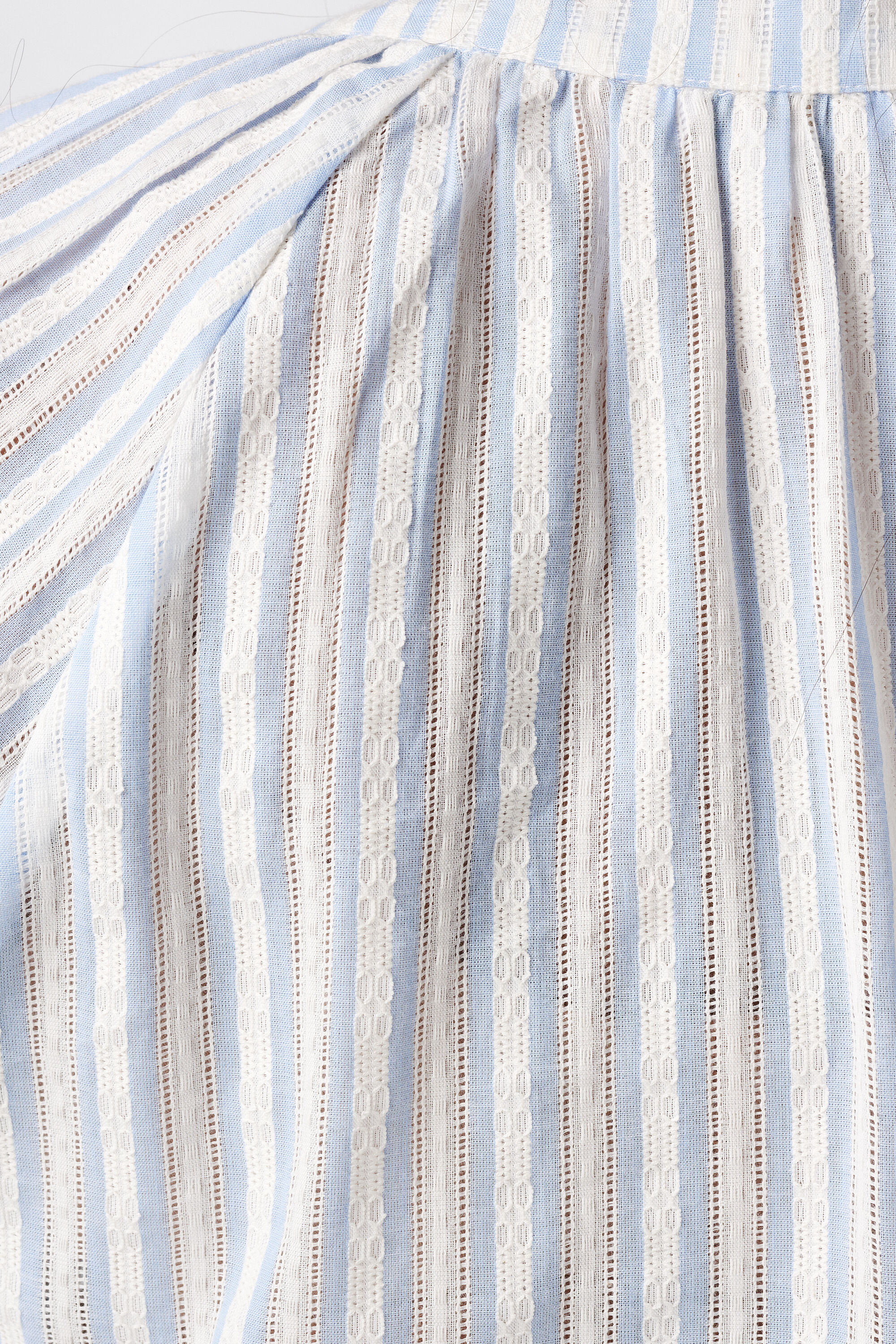 Blouse ray&eacute;e image number 6