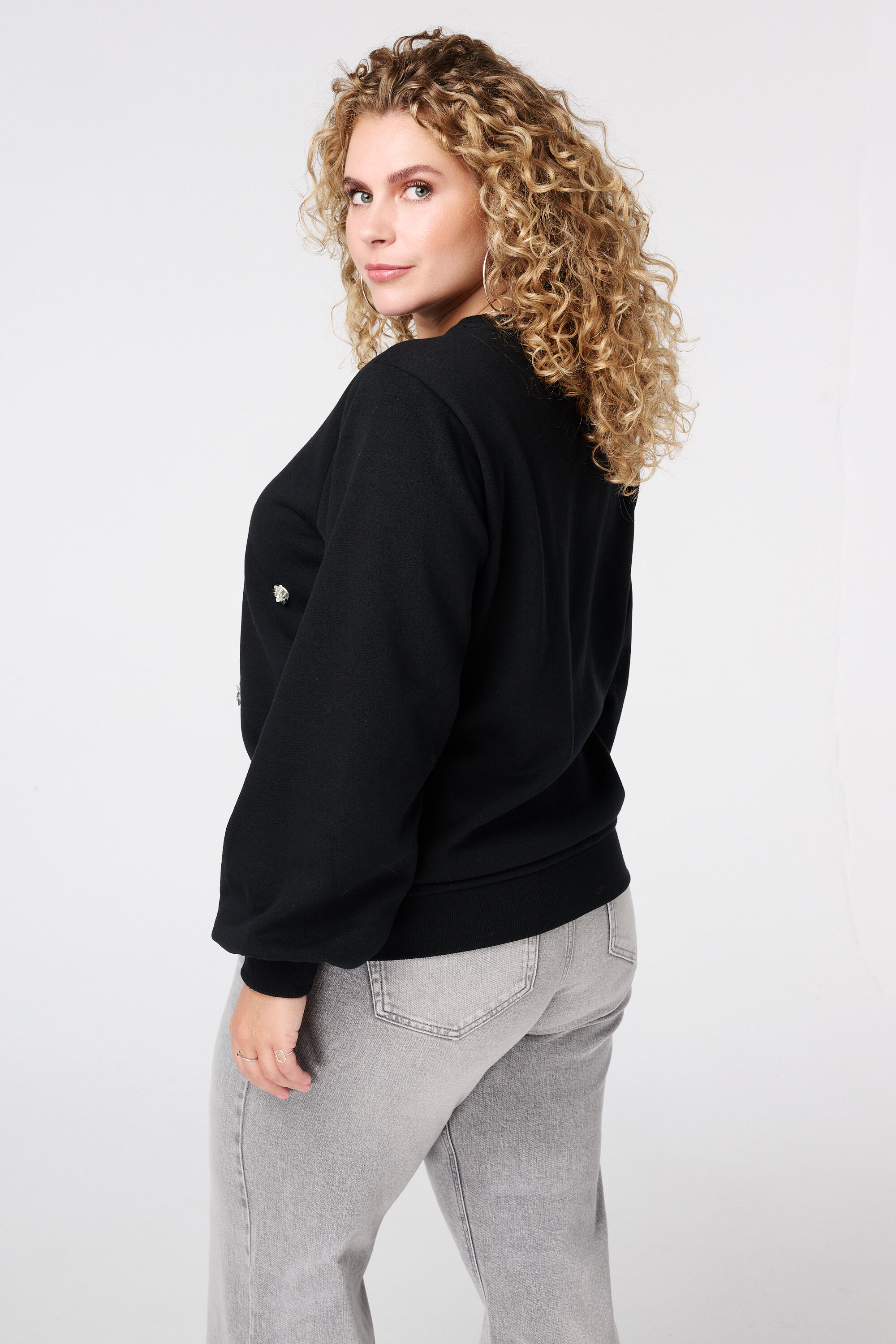 Pull avec fleurs en 3D image number 3