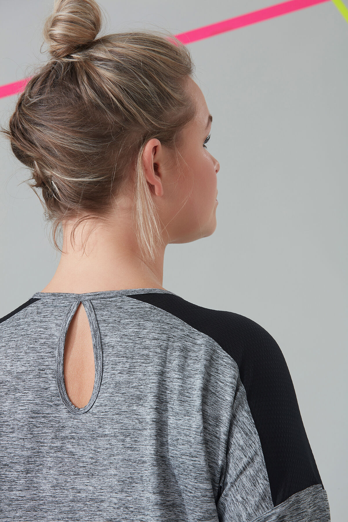 Haut de sport &agrave; manches papillon image number 4