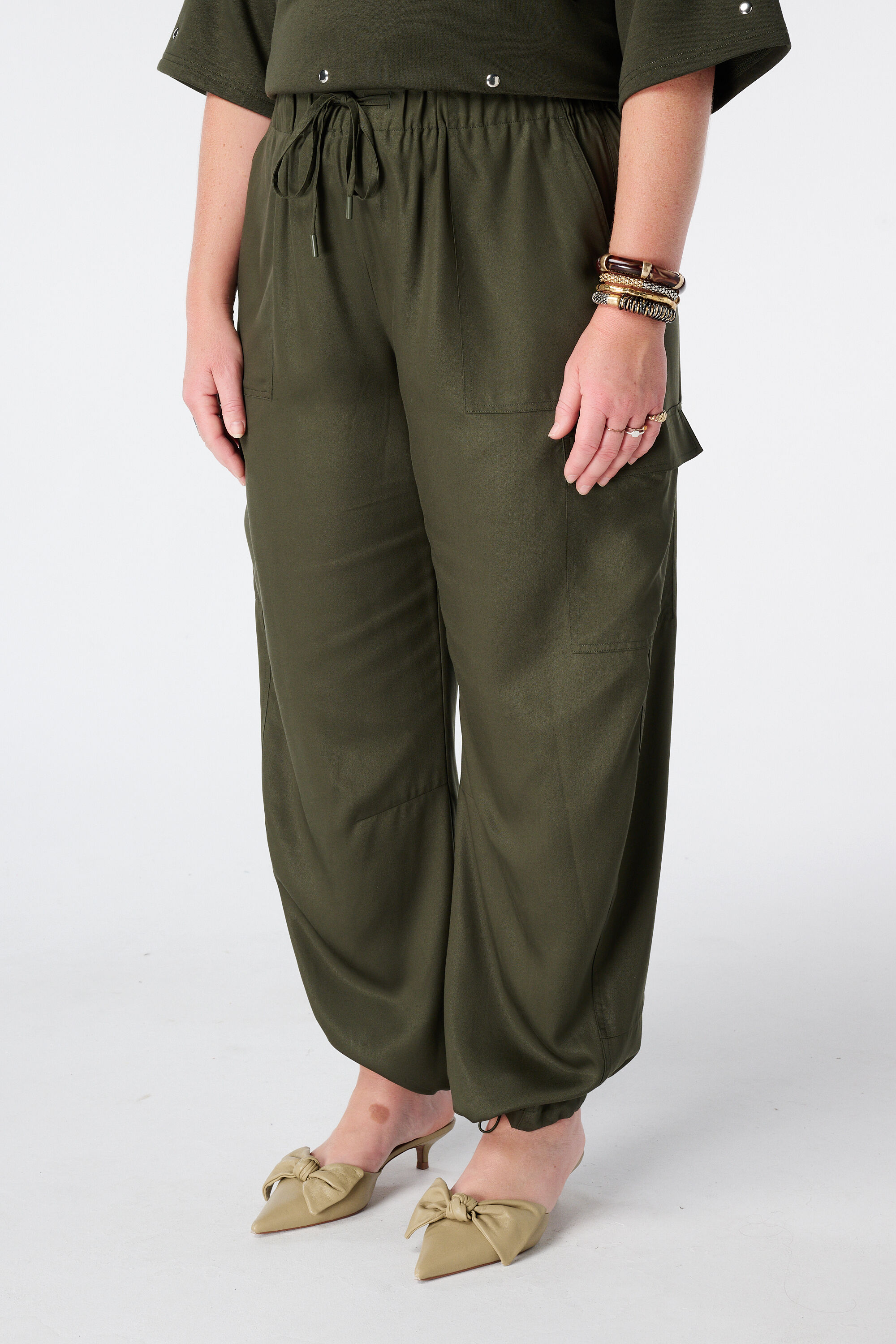 Pantalon ballon style cargo image number 5