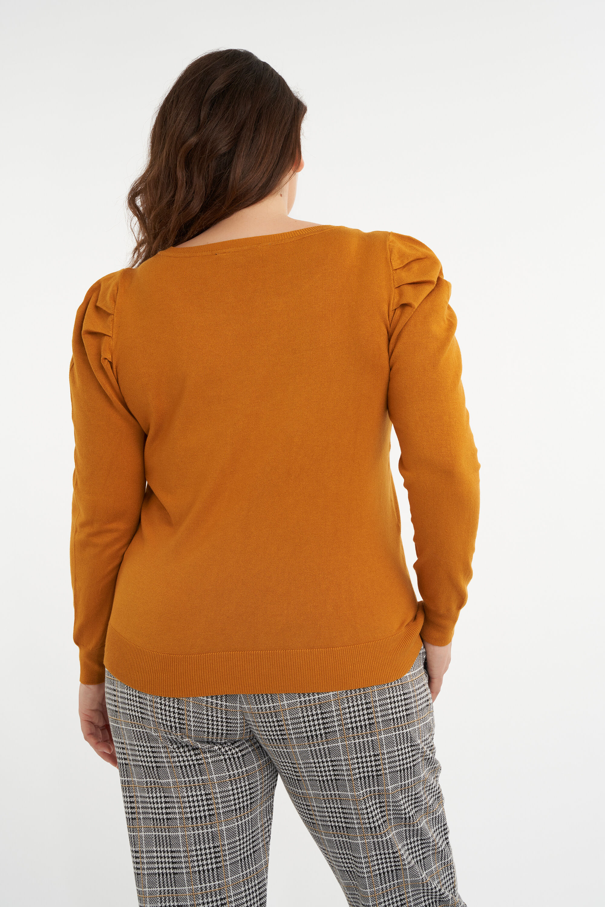 Pull en maille fine &agrave; manches bouffantes image number 4