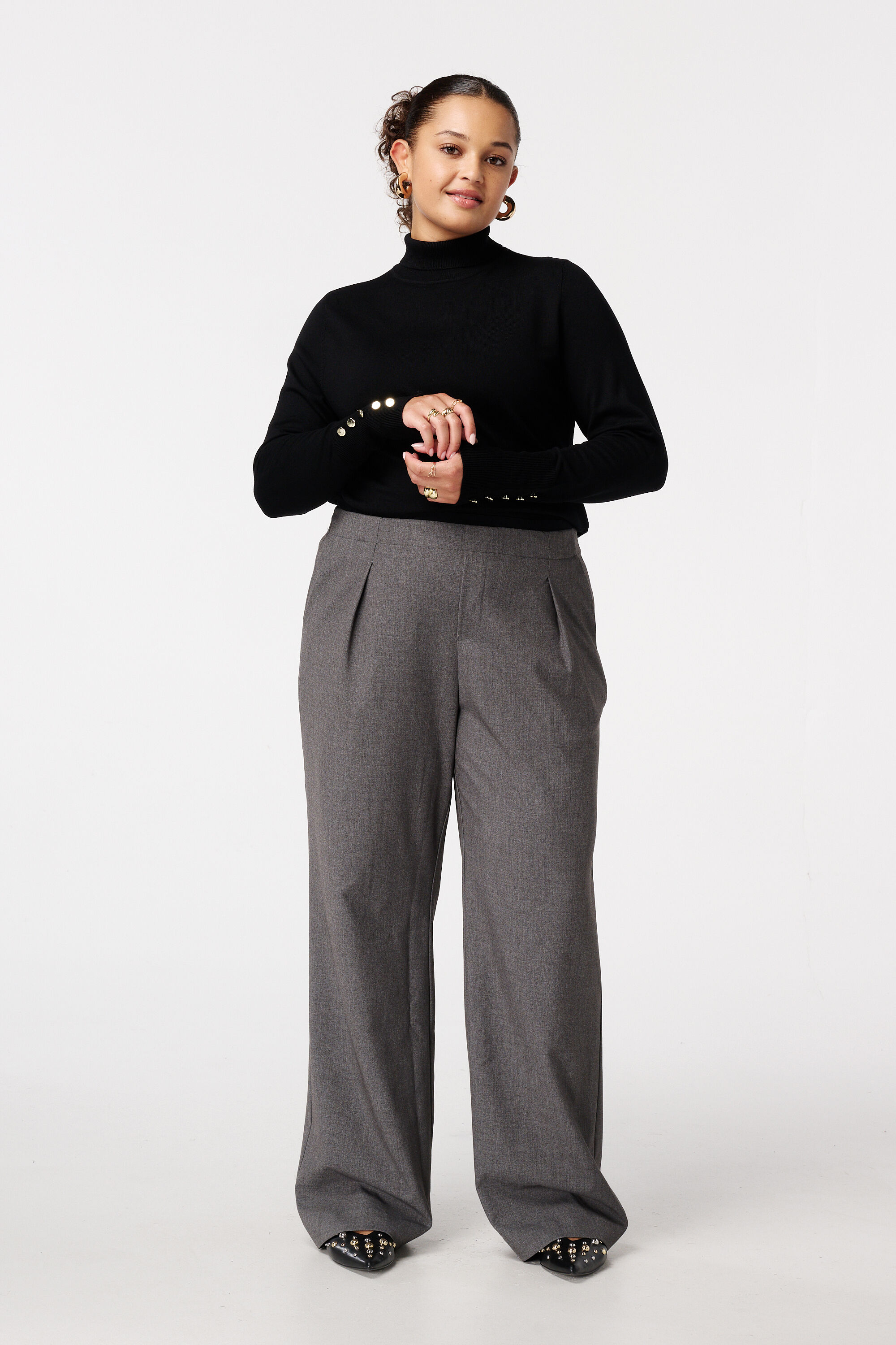 Pull &agrave; col roul&eacute; et boutons d&eacute;coratifs image number 5