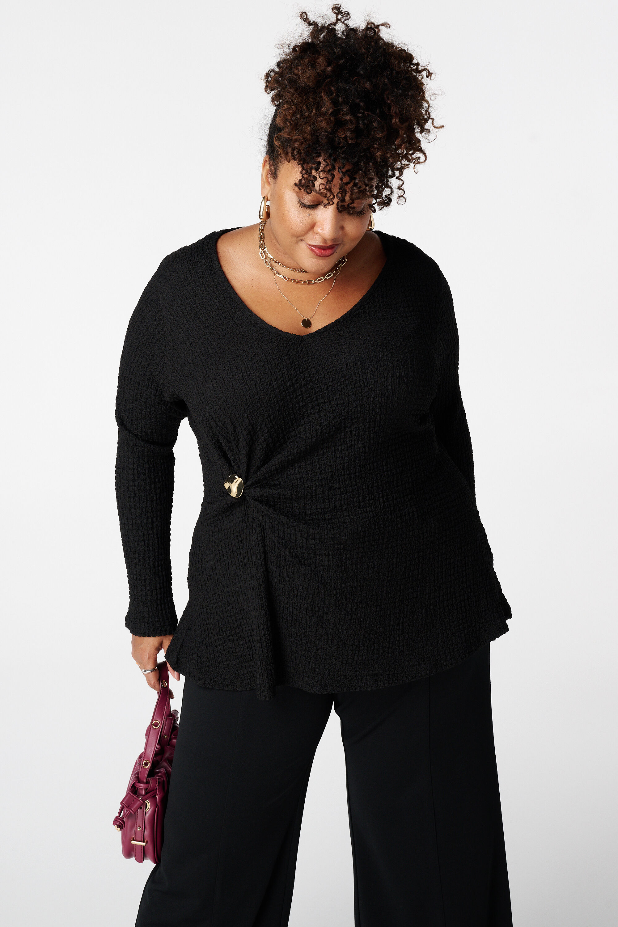 Haut avec d&eacute;tail nou&eacute;