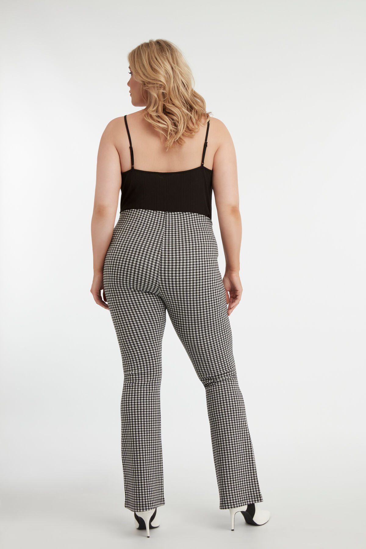 Legging &eacute;vas&eacute; en maille image number 4