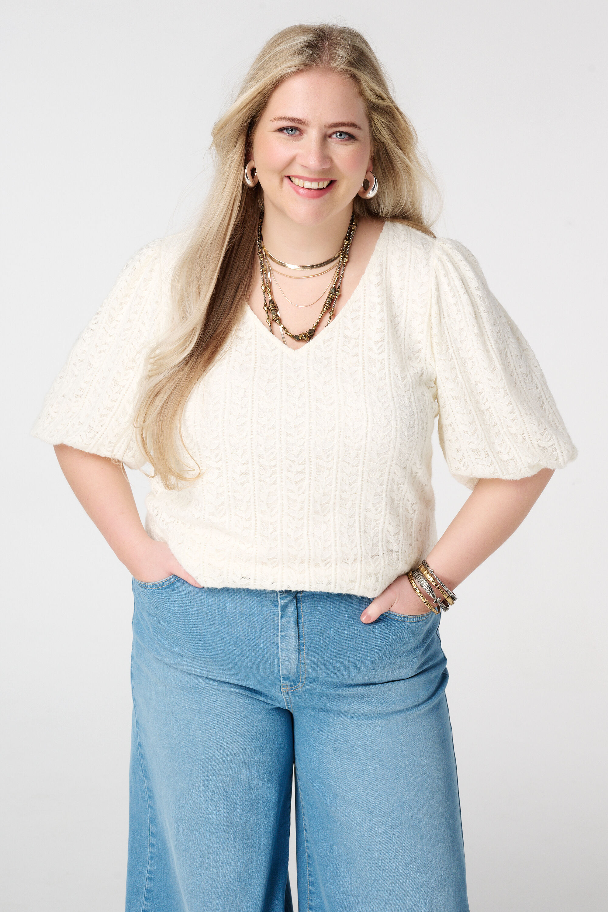 Top en dentelle avec manches bouffantes image number 0