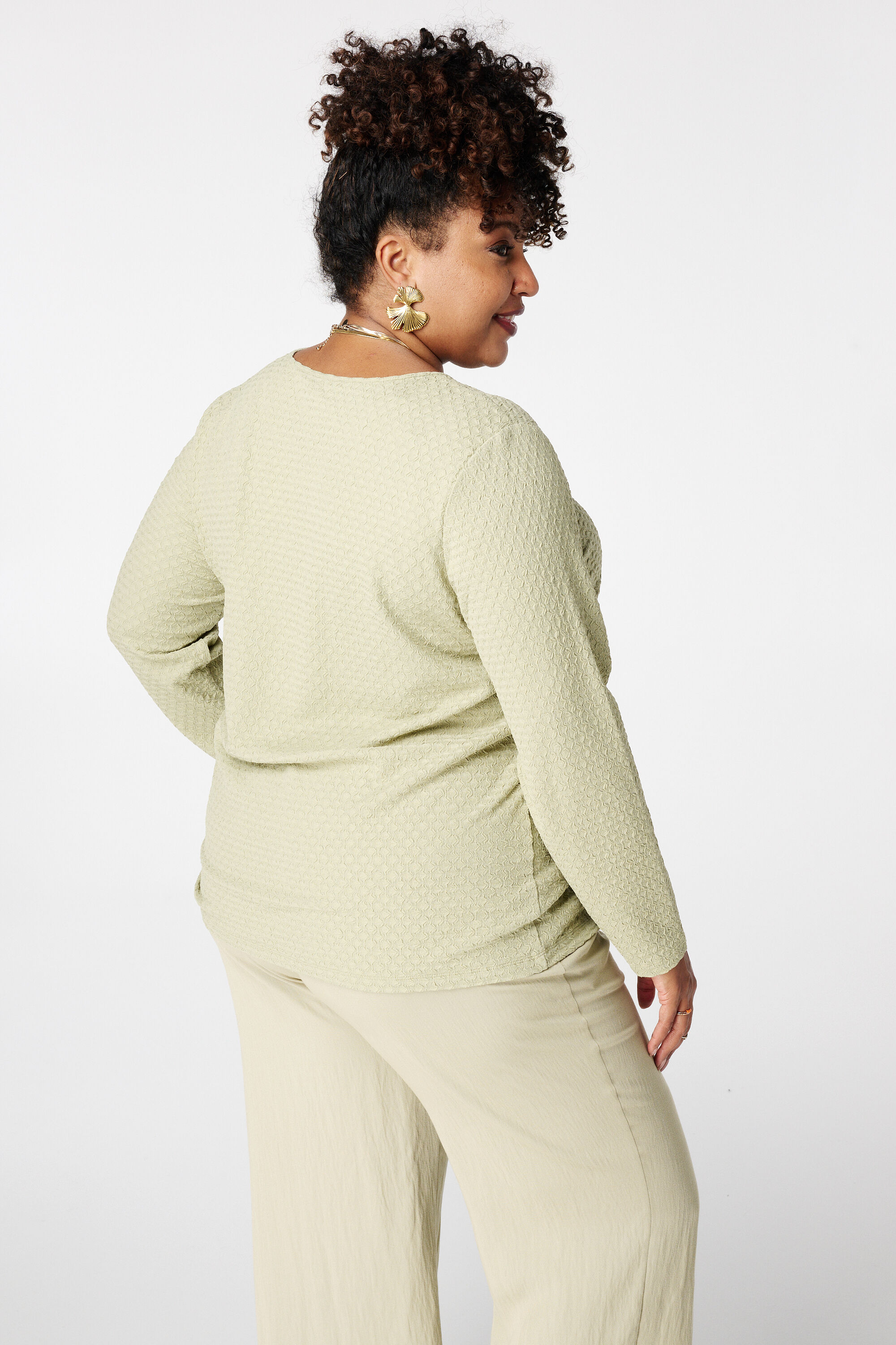 Top avec d&eacute;tail ajour&eacute; image number 3