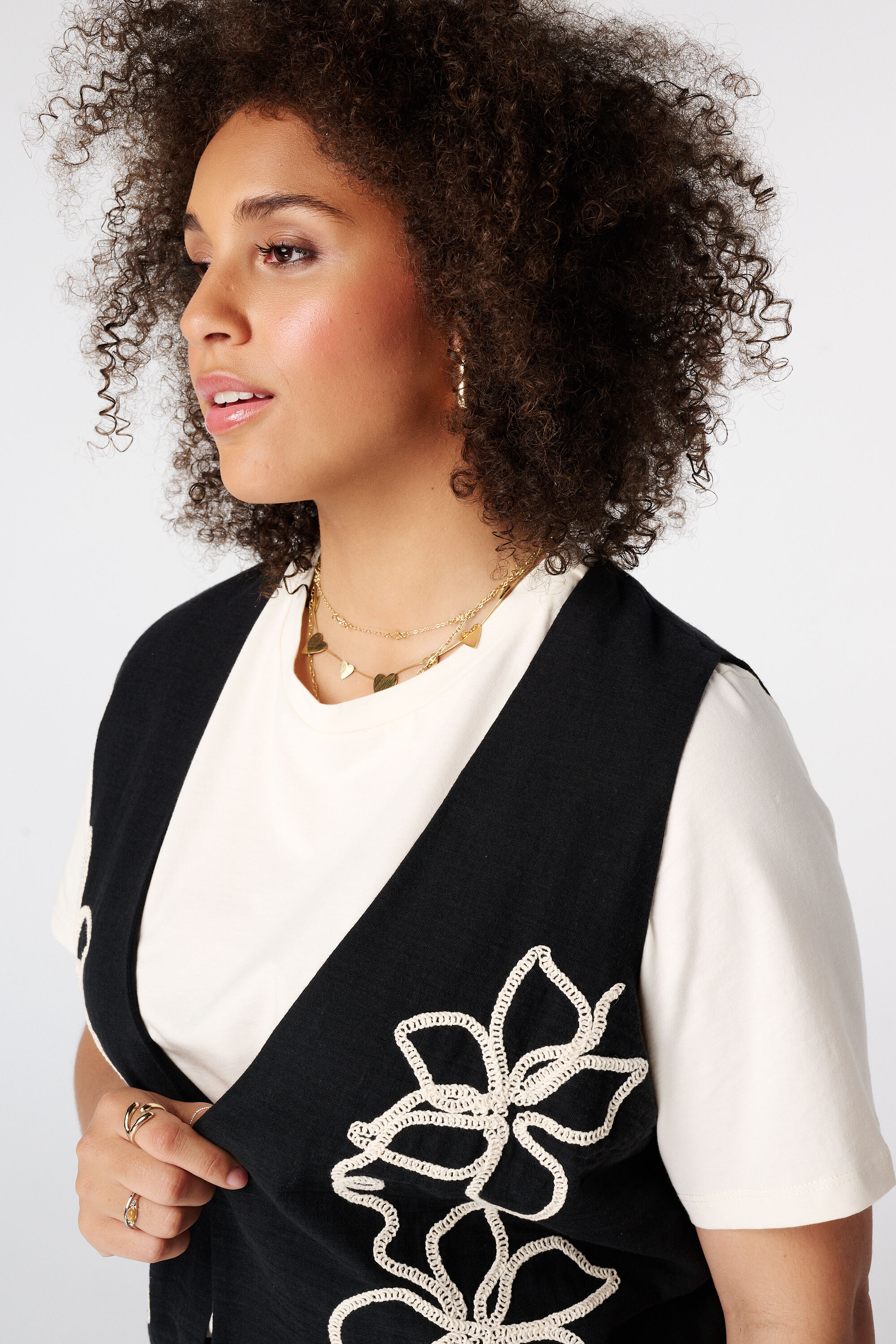 Gilet court avec broderie image number 4