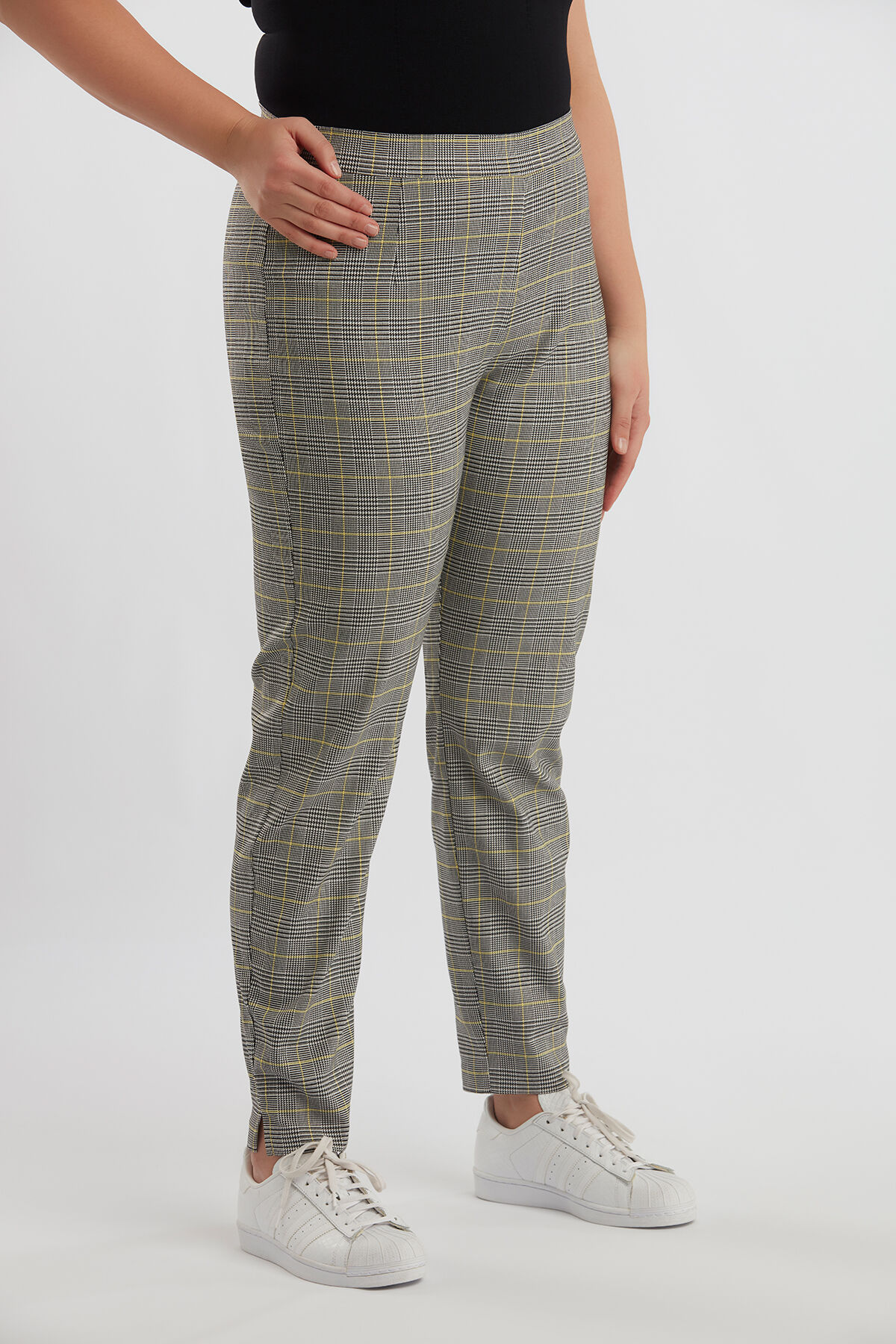 Pantalon &agrave; carreaux avec fermeture &Eacute;clair image number 4