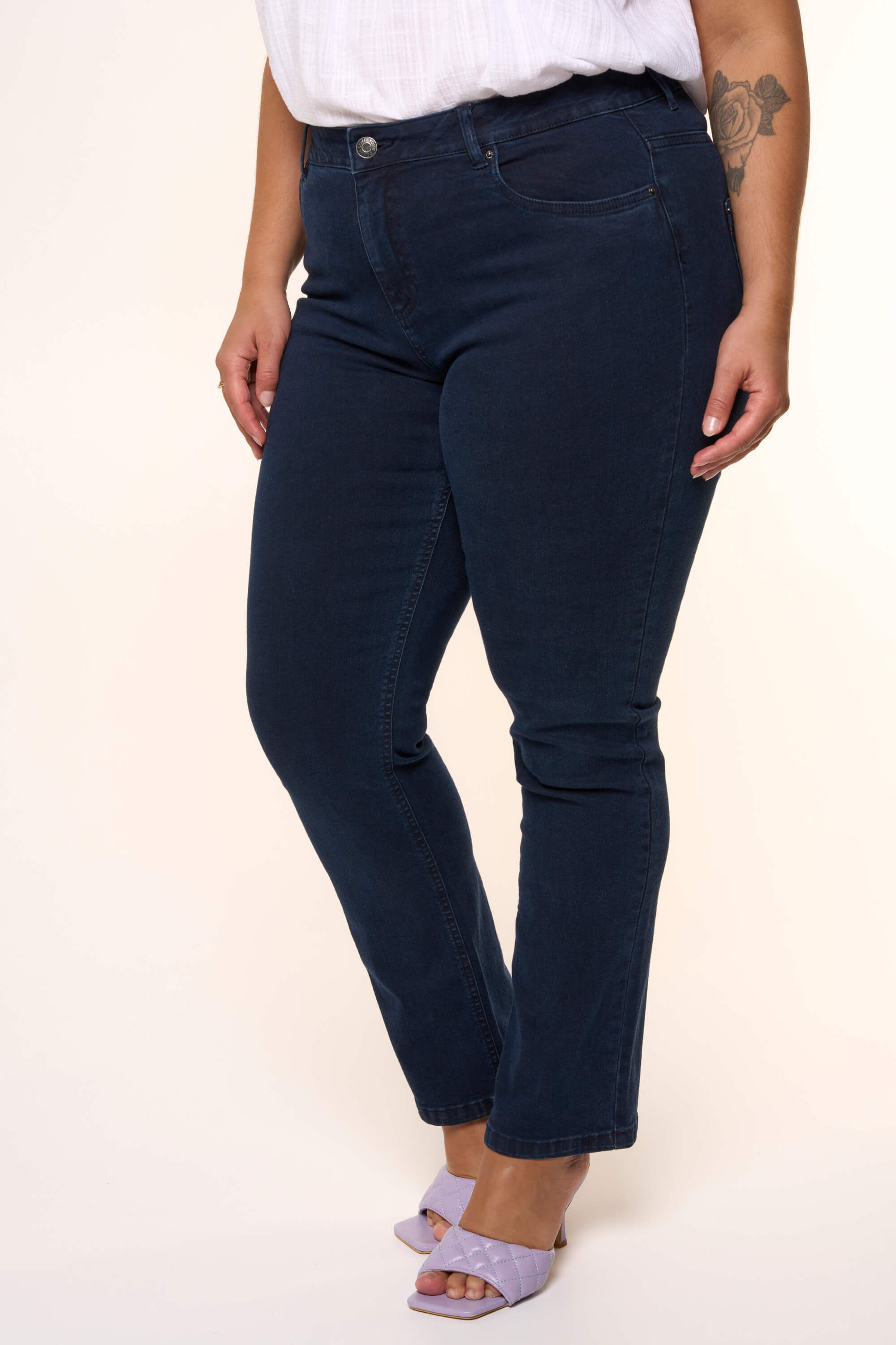 Jean &agrave; jambes droites LILY image number 5