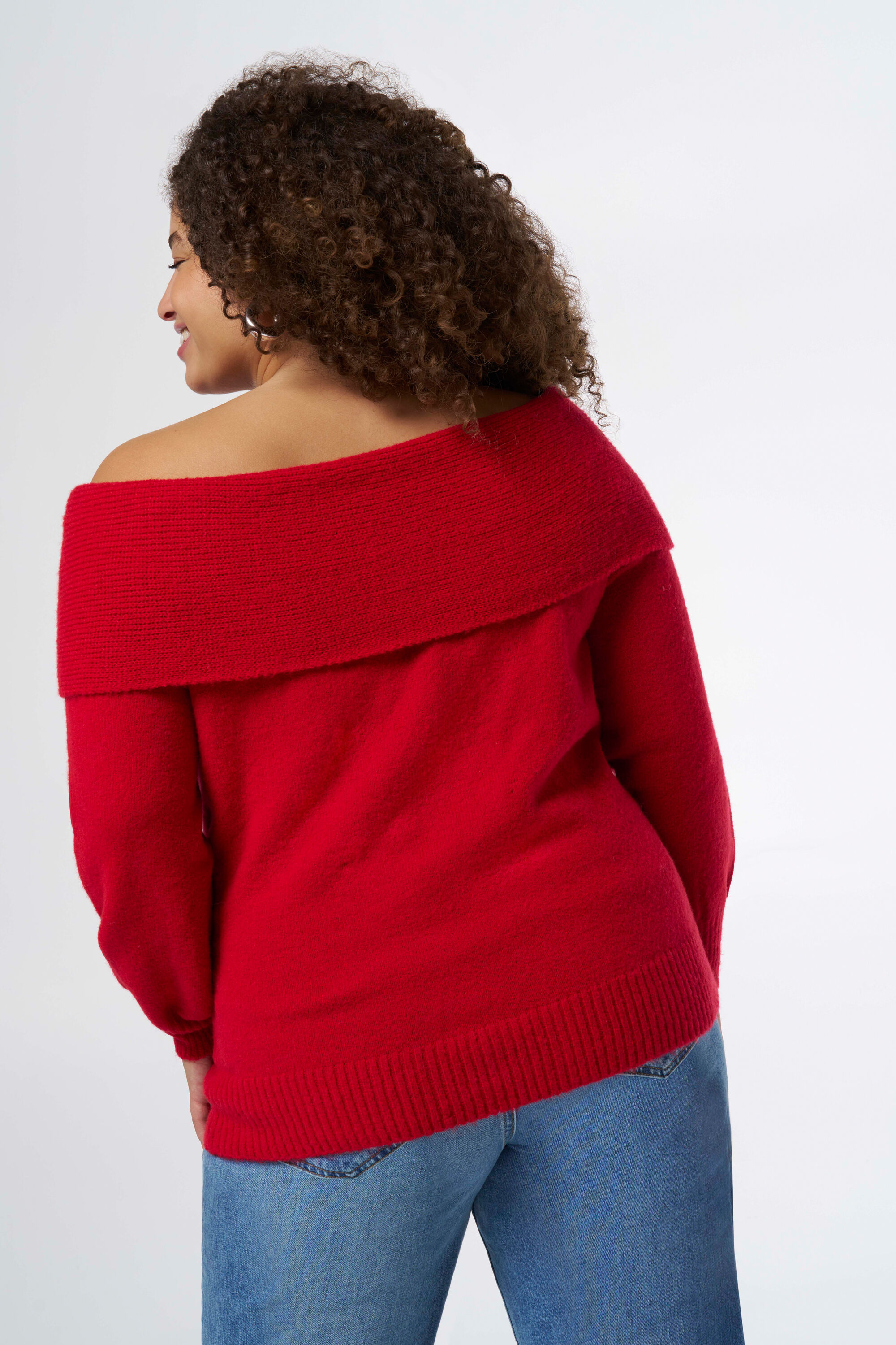 Pull en maille &agrave; &eacute;paules d&eacute;nud&eacute;es image number 3